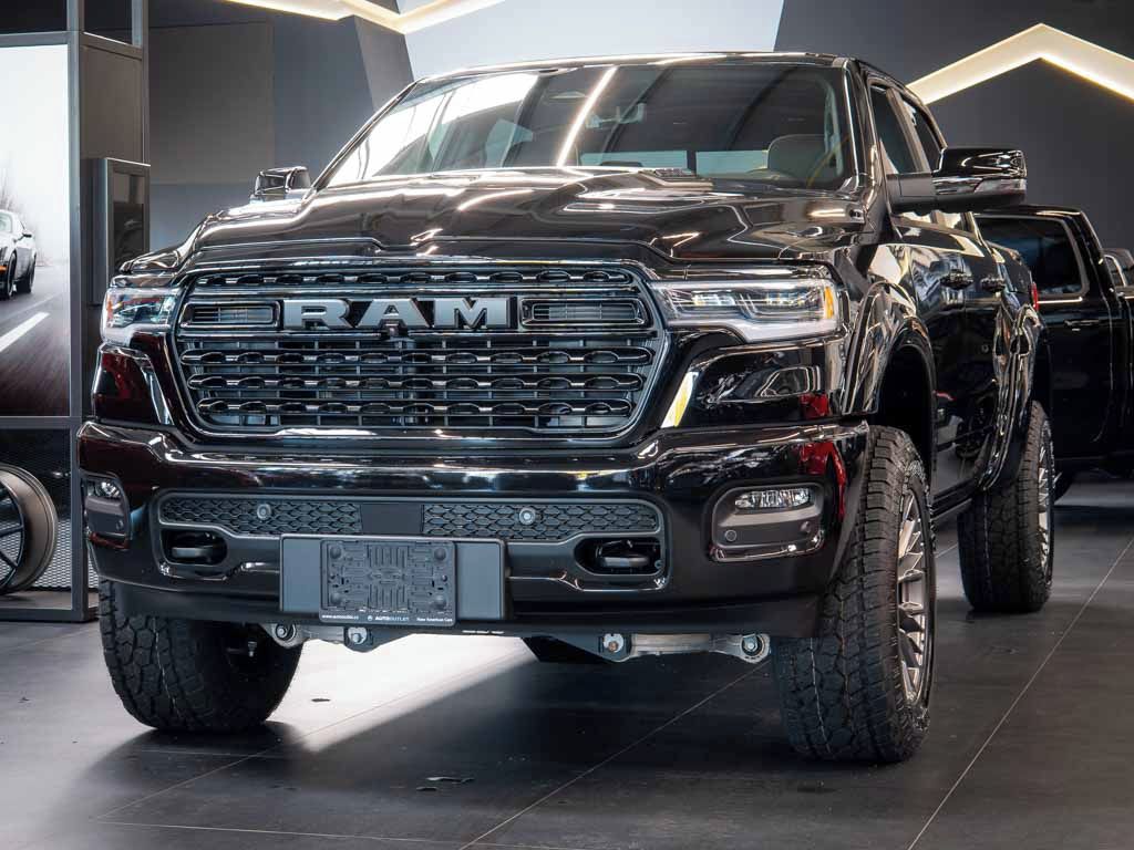 Dodge Ram, 5.7 HEMI V8 Limited 4" LIFT
