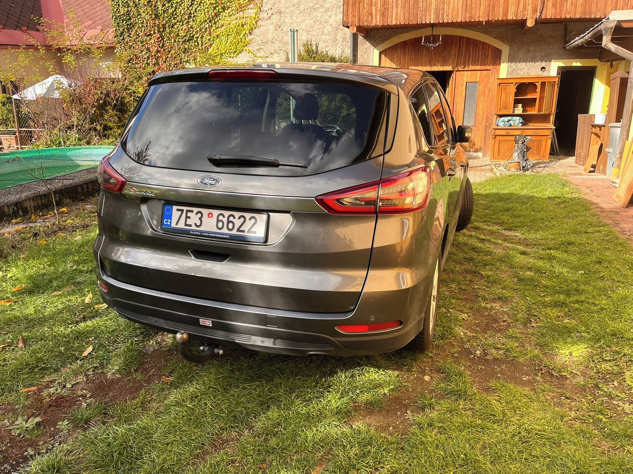 Ford S-MAX, 1.5 benzin, malý nájezd - fotka 4