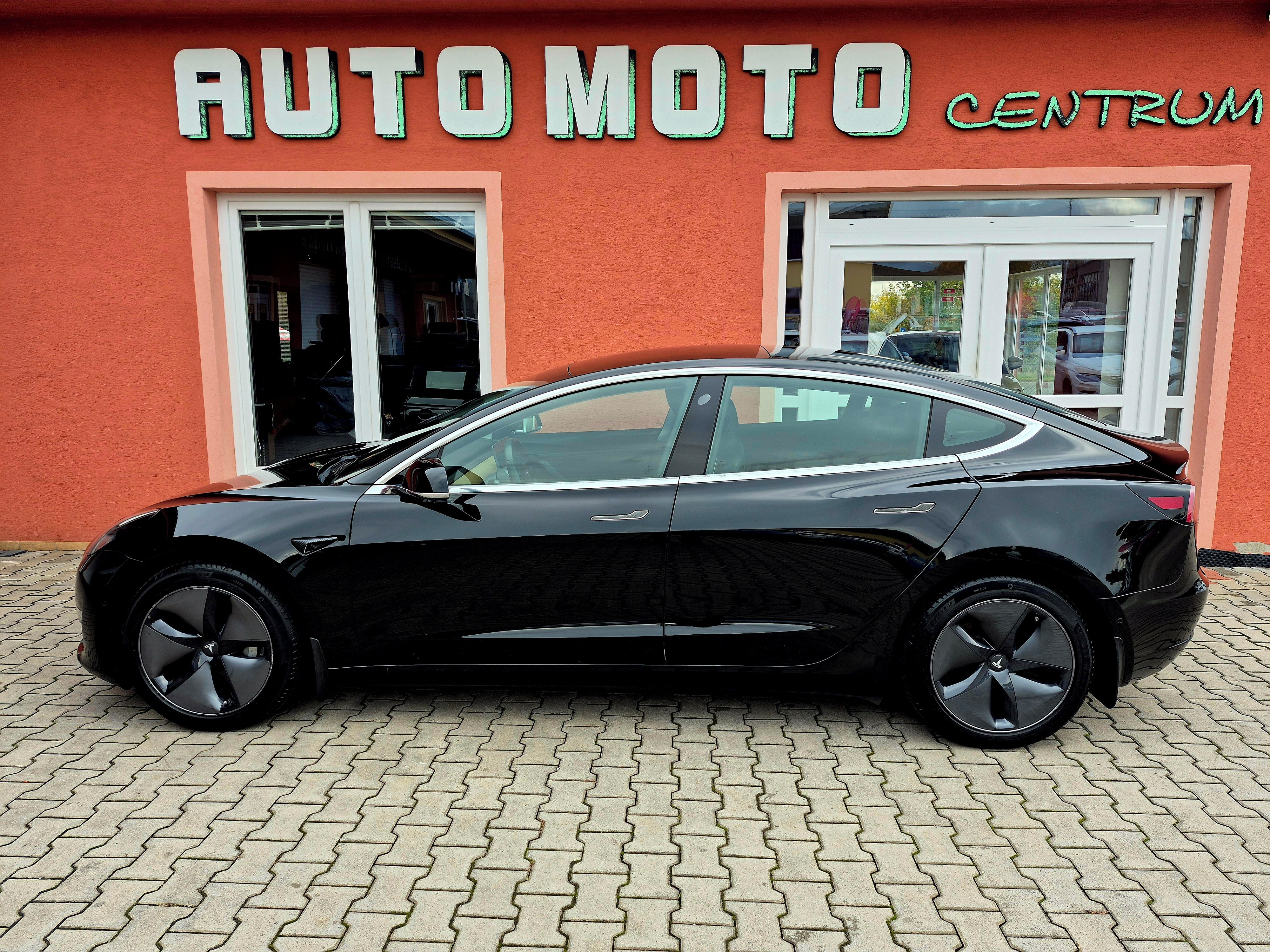 Tesla Model 3, Standard Range Plus 225 kW - fotka 2