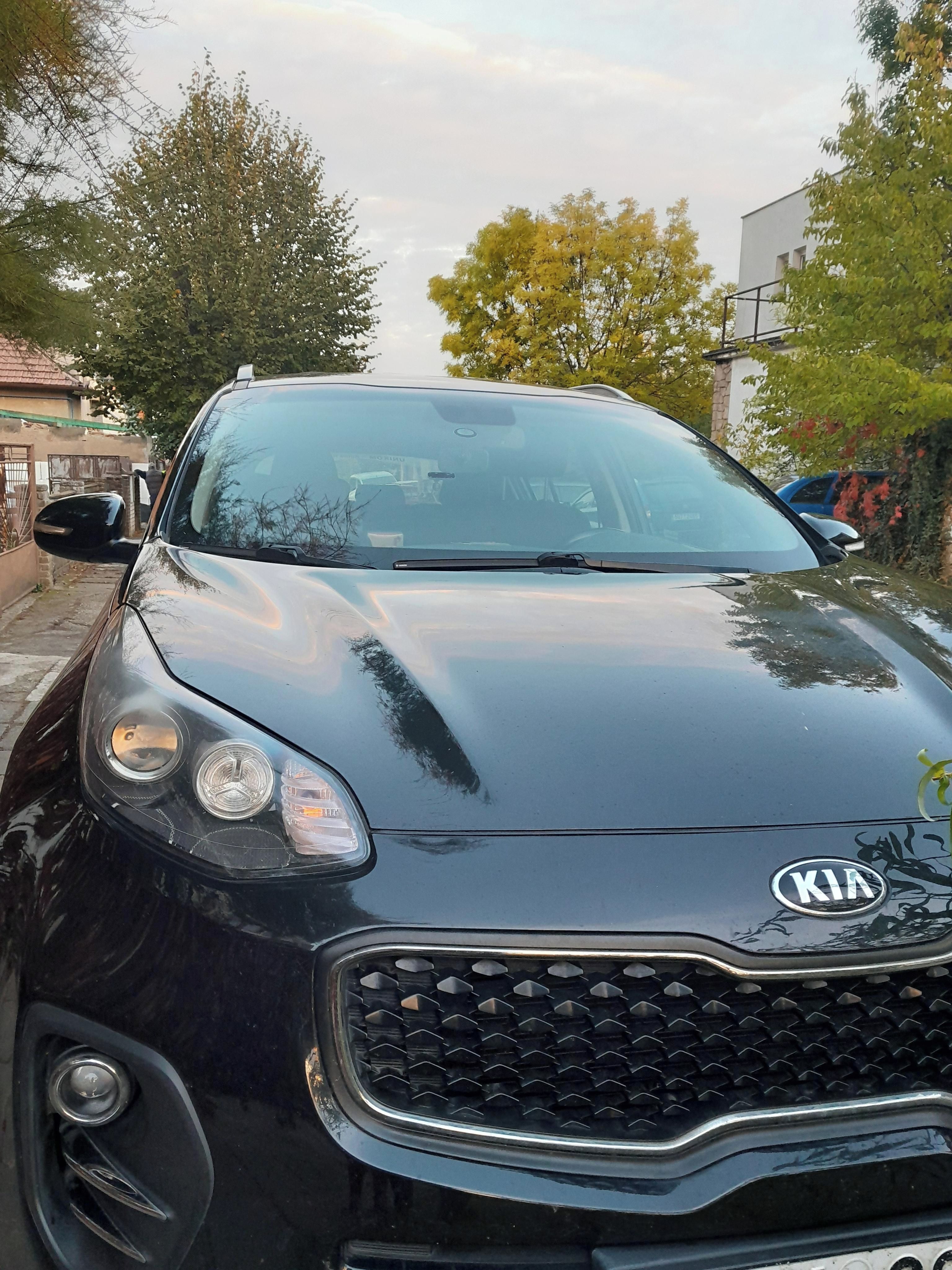Kia Sportage, 1.maj, ser.kniha, garážované - fotka 2