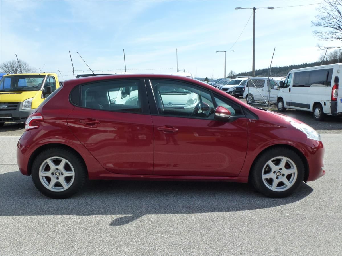 Peugeot 208, 1,4 VTi Access 95k MAN5  Lucif - fotka 6