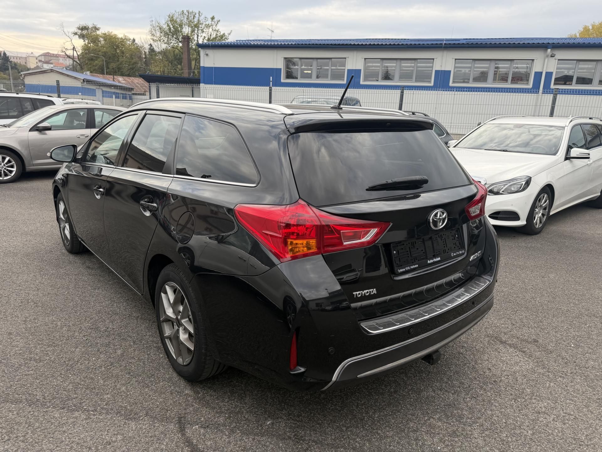 Toyota Auris, 1.6i, kamera, tažné - fotka 2