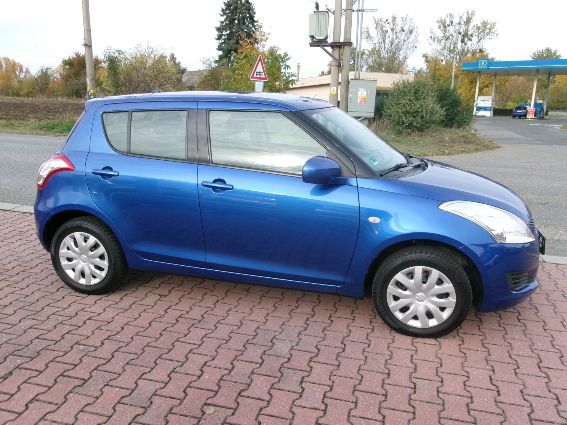 Suzuki Swift, 1,3i KLIMA 4x4 VÝHŘEV USB - fotka 4