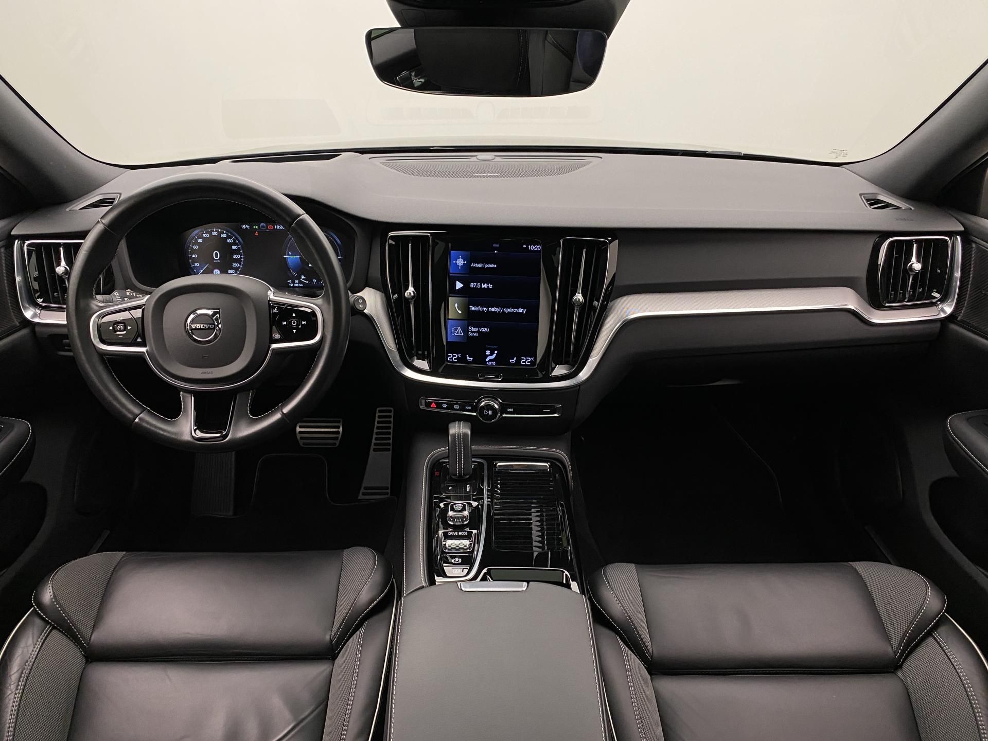 Volvo V60, T8 AWD RECHARGE R-DESIGN AUT - fotka 2
