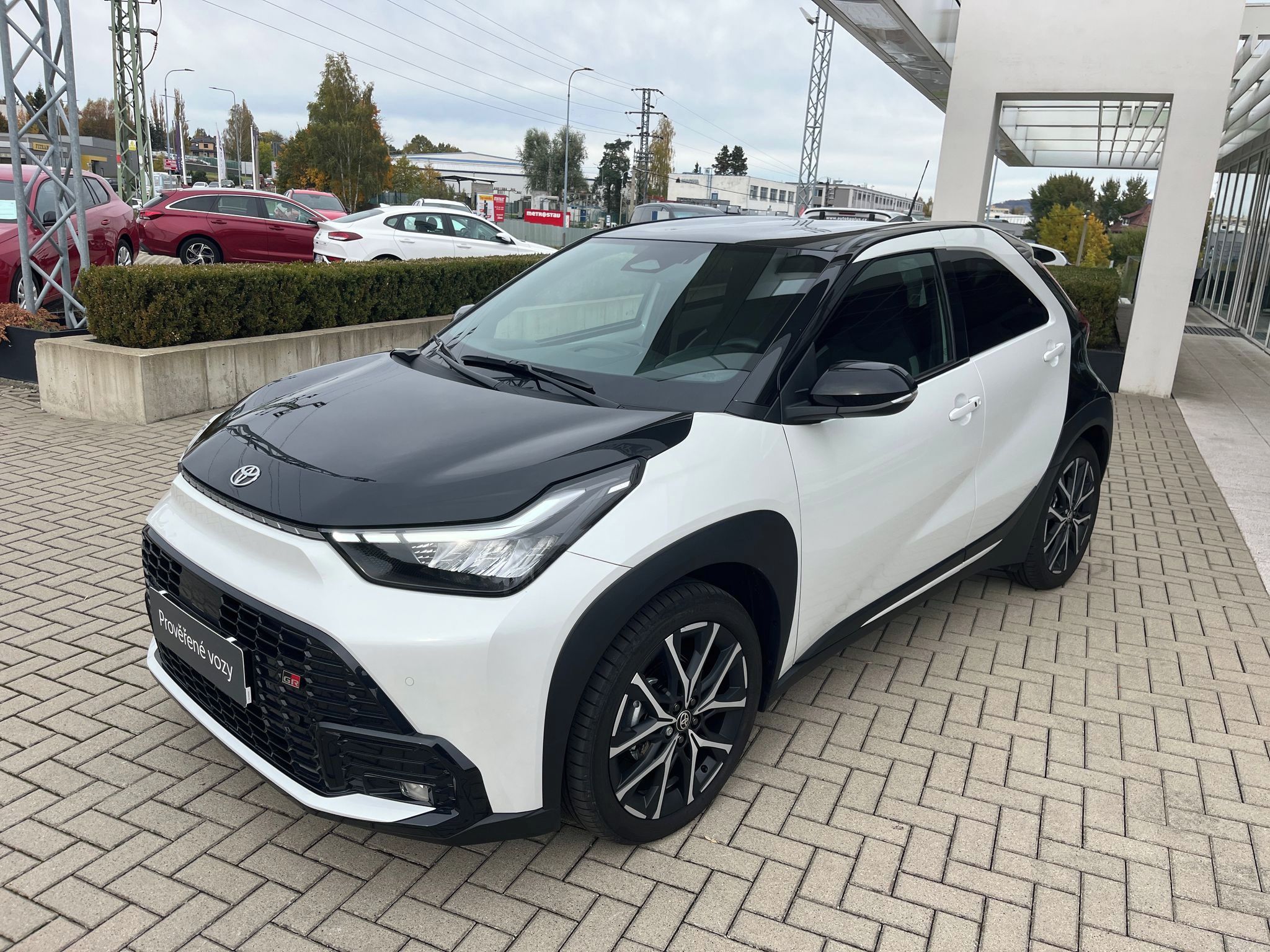 Toyota Aygo, 1.5 Hybrid e-CVT GR Sport - fotka 2
