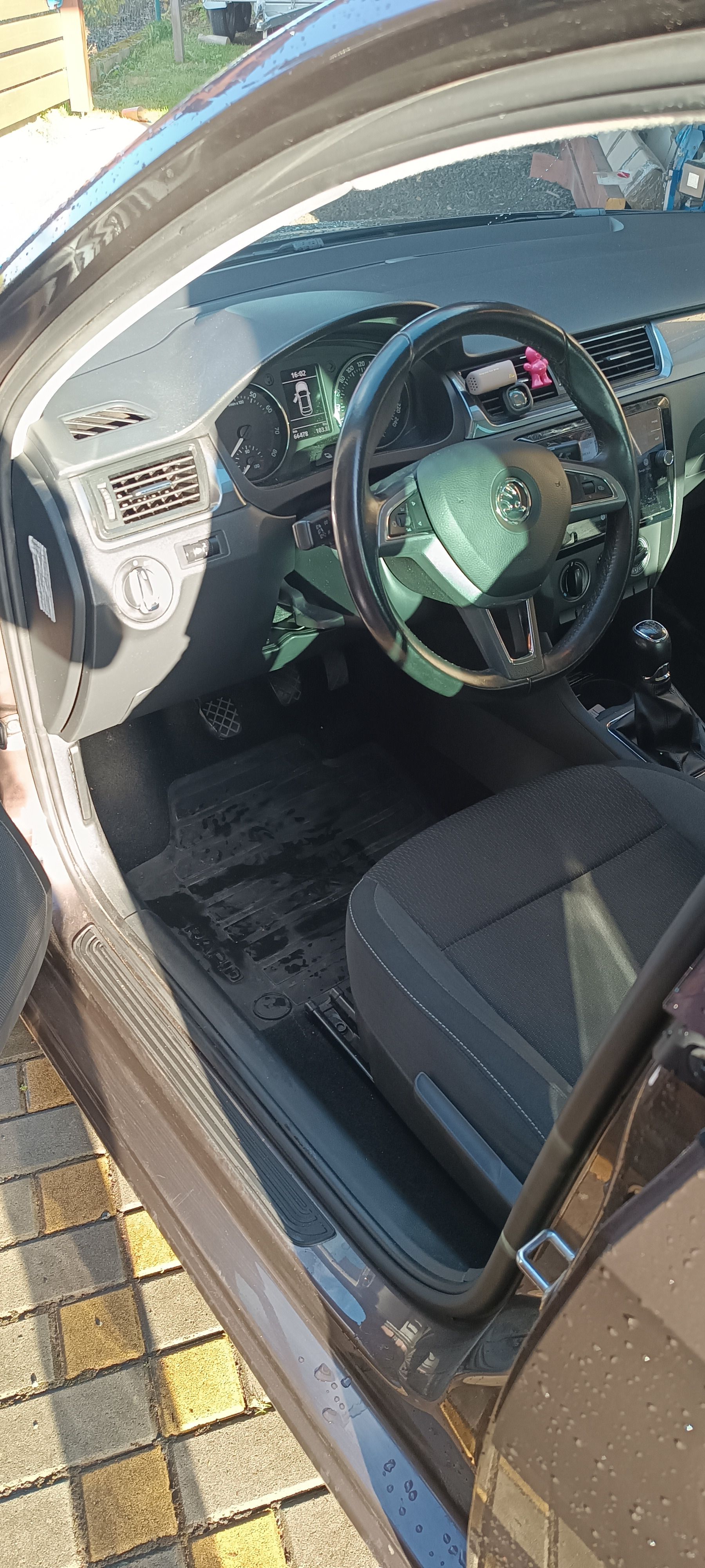 Škoda Rapid, Škoda Rapid 1.2 TSI 63kw - fotka 4