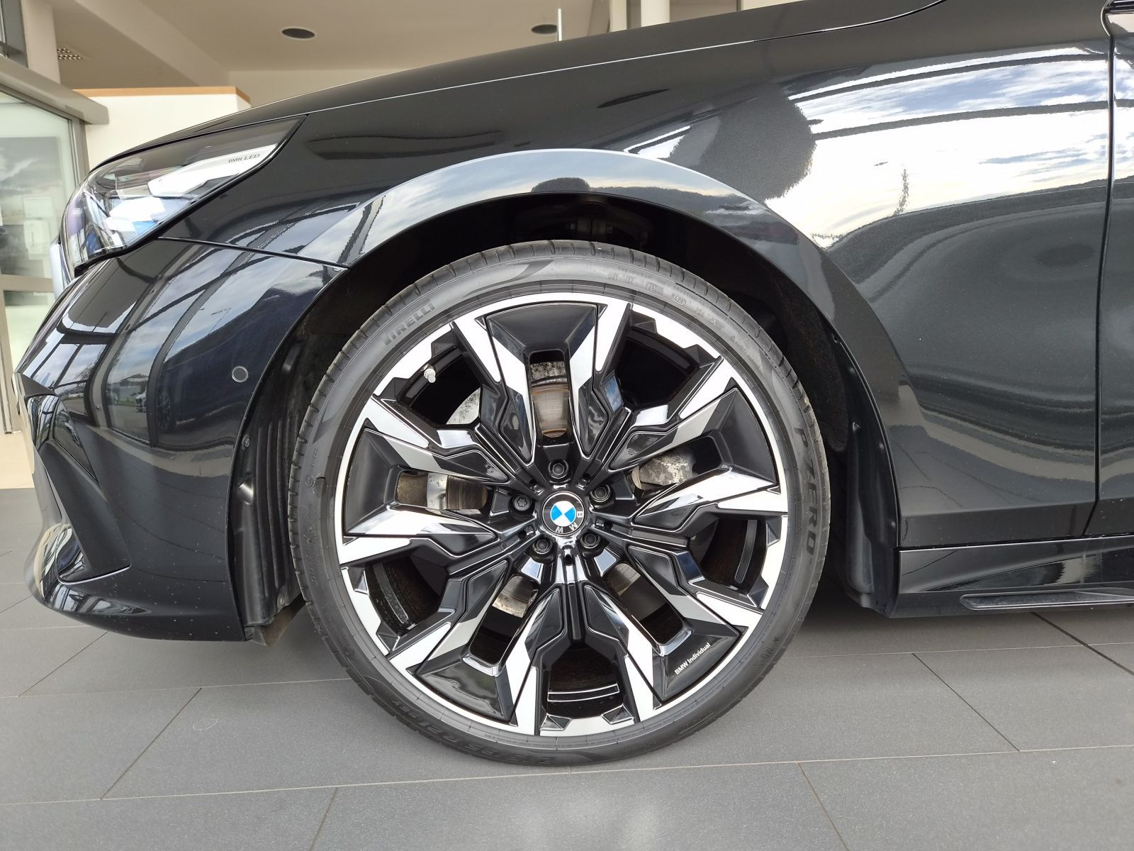 BMW Řada 5, 520 xDrive - fotka 5