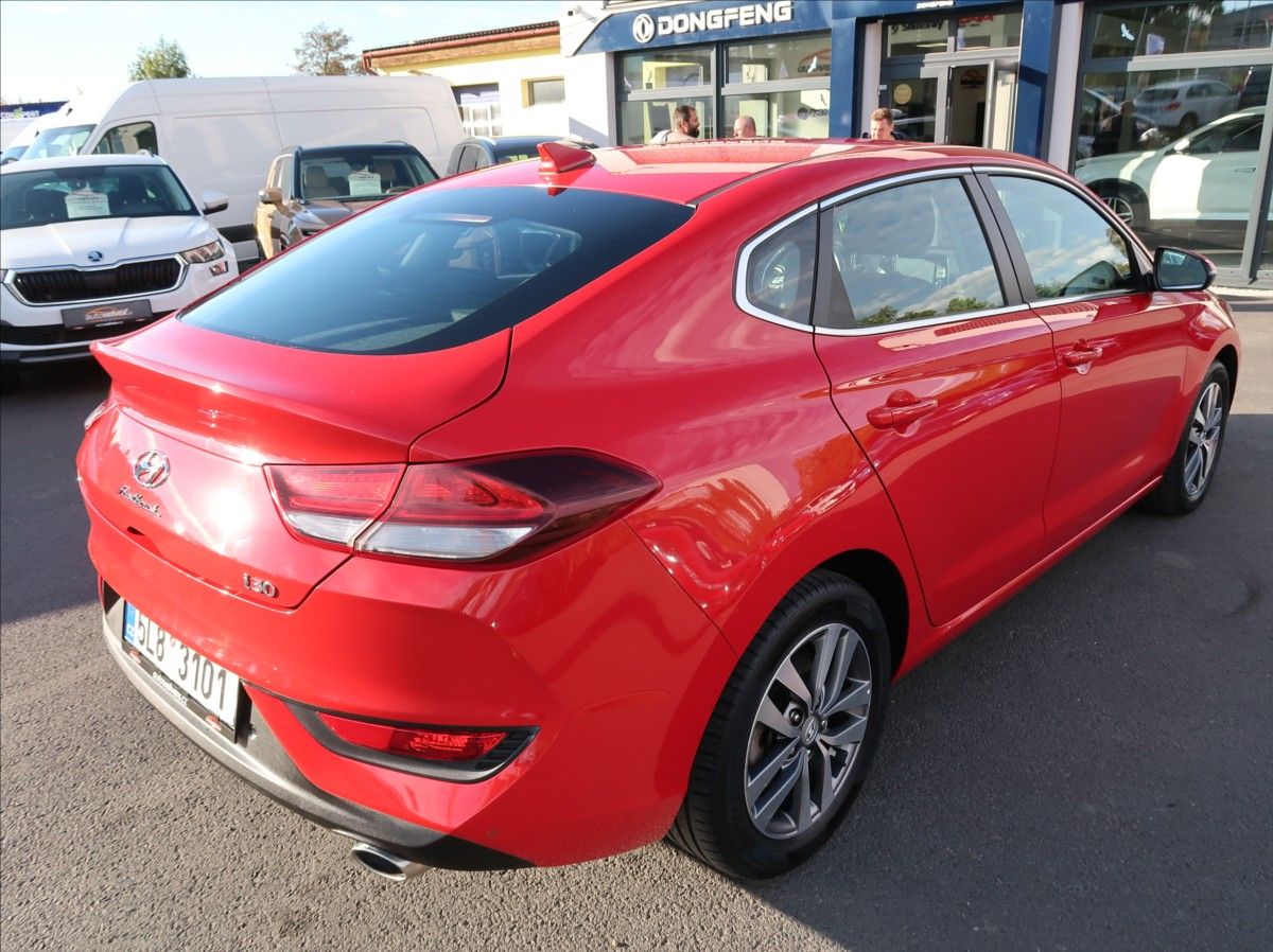 Hyundai i30, 1,0 T-GDi,88kW,1majČR,Klima - fotka 3