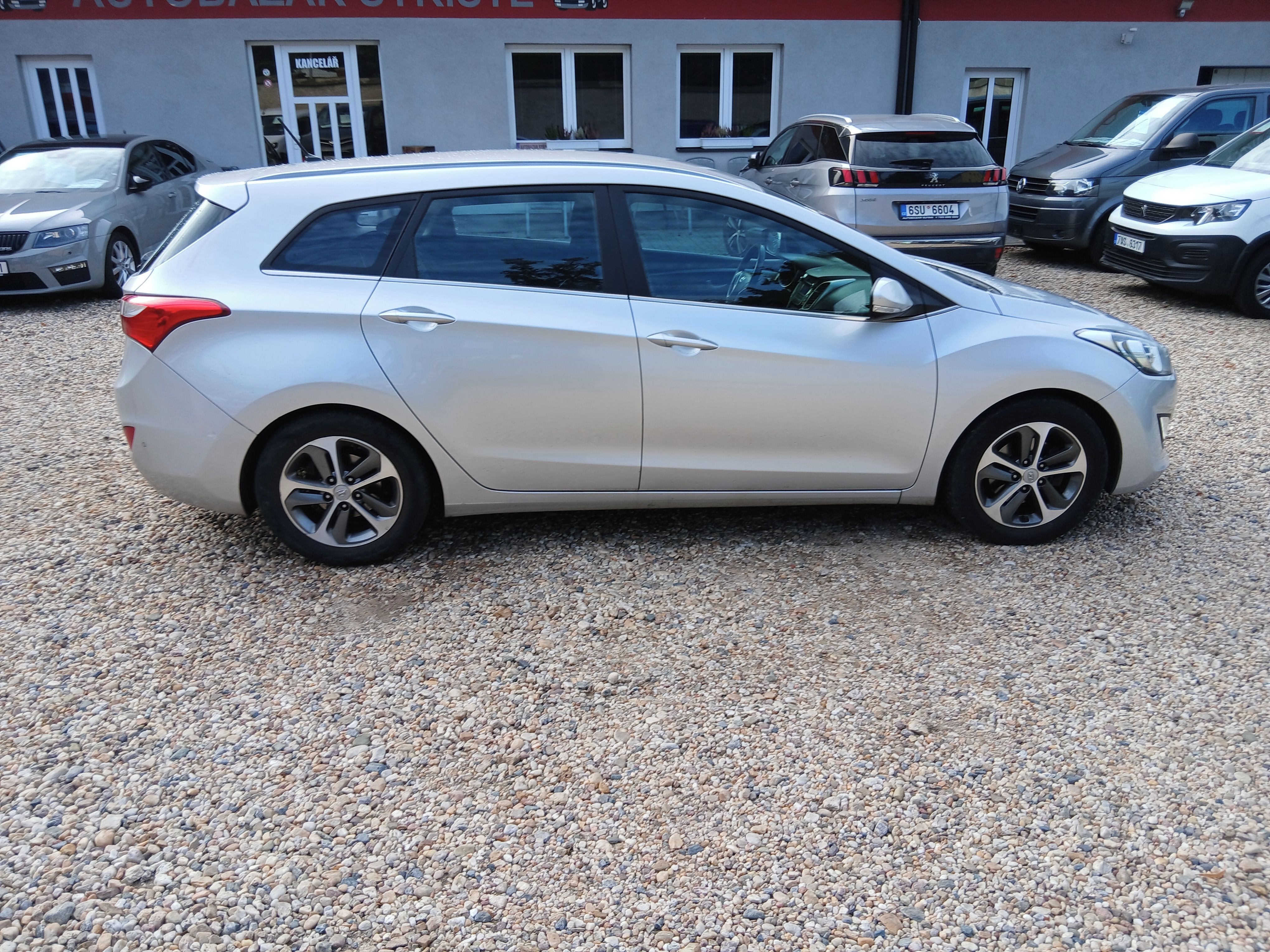 Hyundai i30, 1.6CRDi 81KW GW DPH, ČR S.Knih - fotka 4