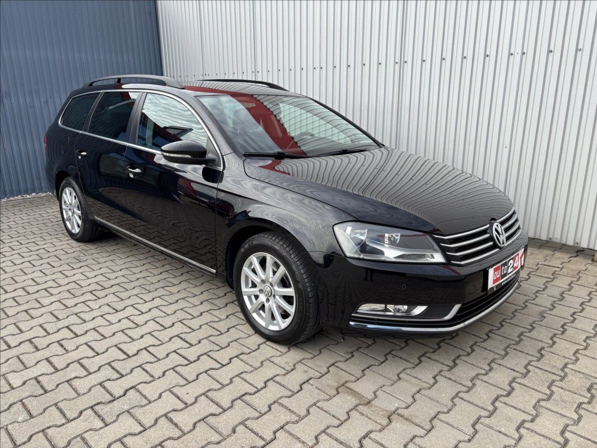 Volkswagen Passat, Var. 2.0 TDi Comfortline - fotka 2