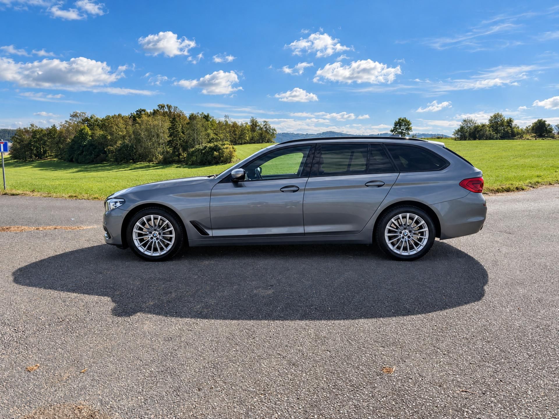 BMW Řada 5, 3,0 3.0 530d Touring Sport DPH - fotka 4