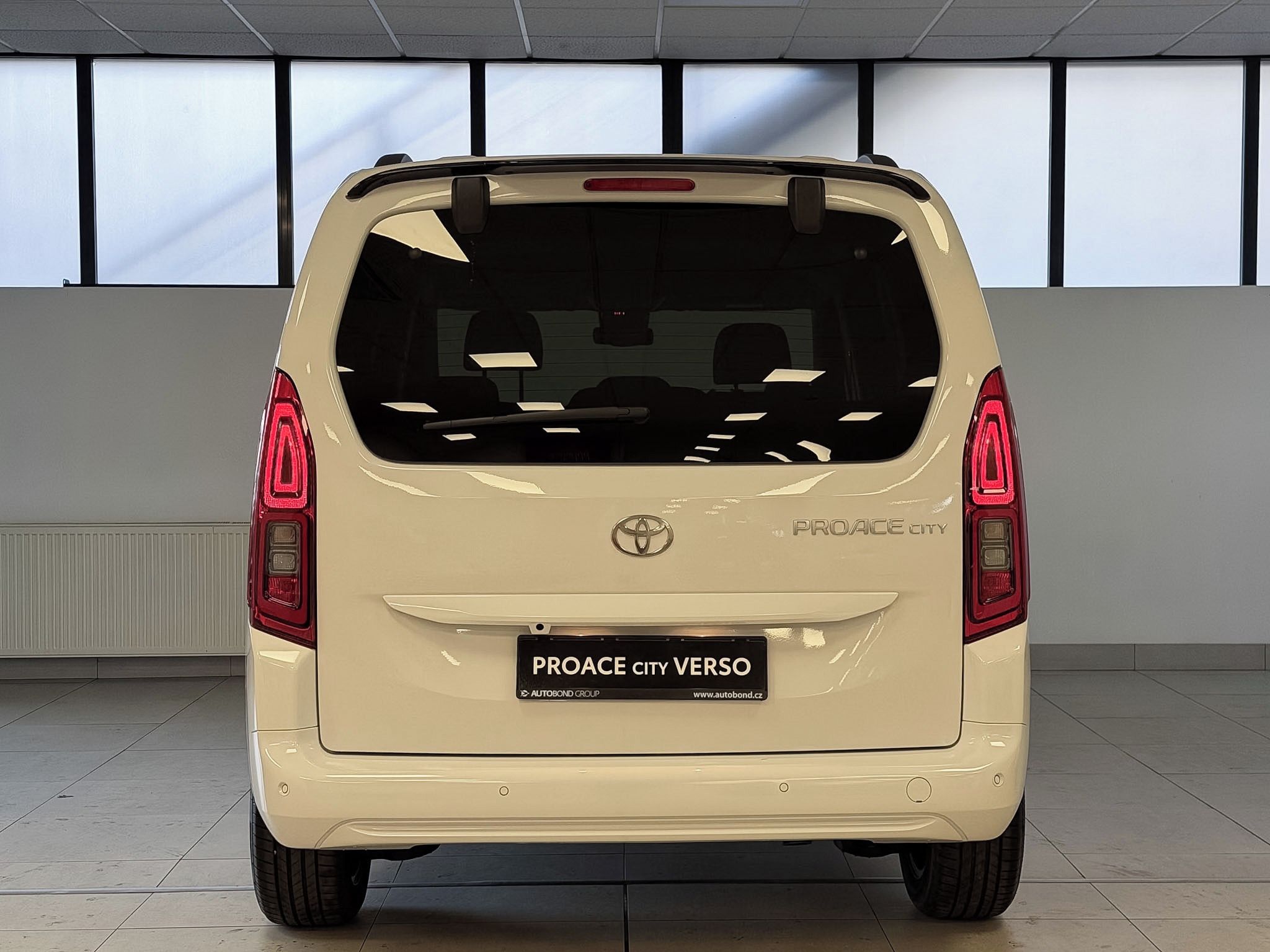 Toyota Proace City Verso, Family, 1.2L Petrol, 4x2, 6MT - fotka 4