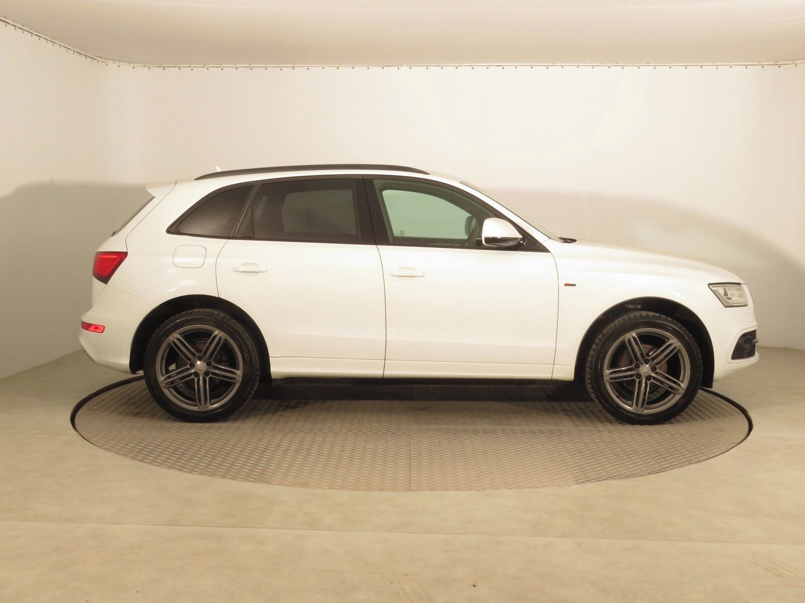 Audi Q5, 2.0 TDI, S line, 4X4, Automat - fotka 6