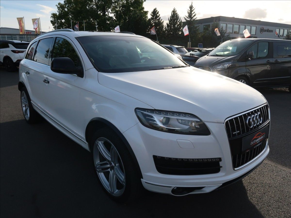 Audi Q7, 3,0 TDi,176kW,NovéČR,7míst - fotka 2
