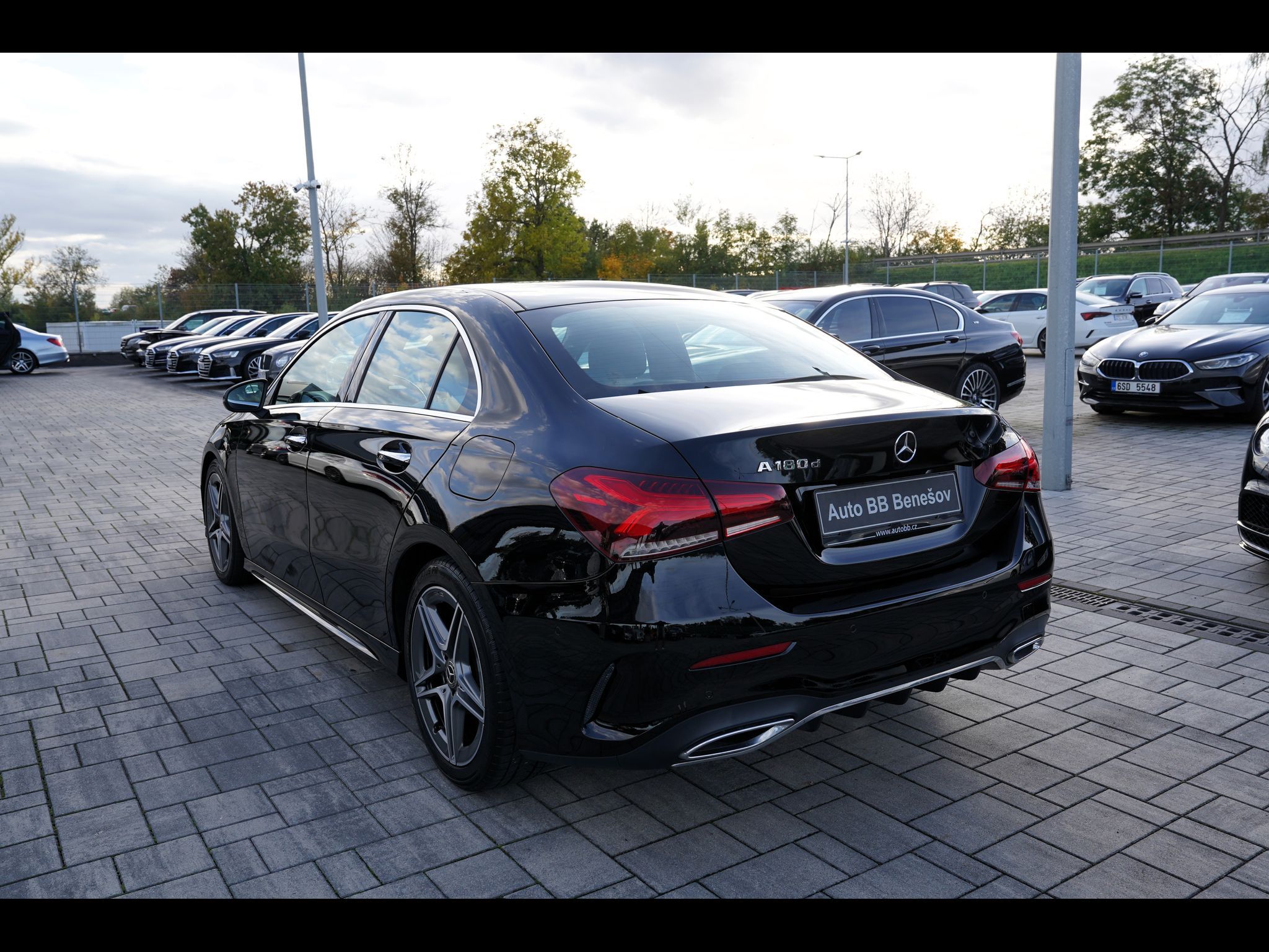 Mercedes-Benz Třídy A, A 180d AMG/7AT/kůže/Designo/ČR - fotka 4