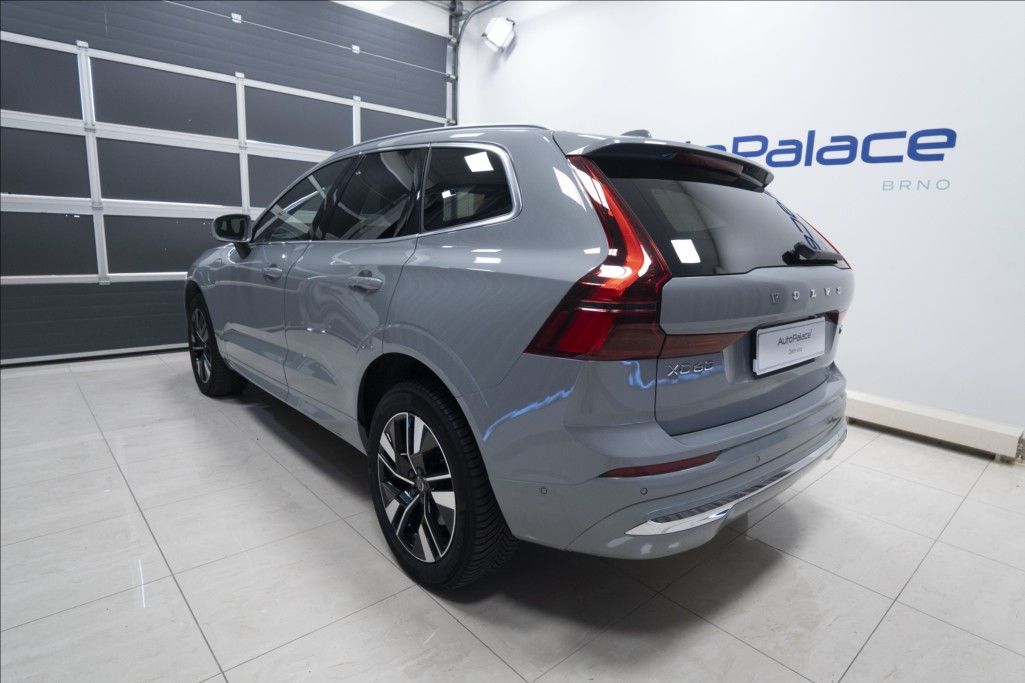 Volvo XC60, 2,0 T6 PLUG-IN HYBRID AWD ČR - fotka 6