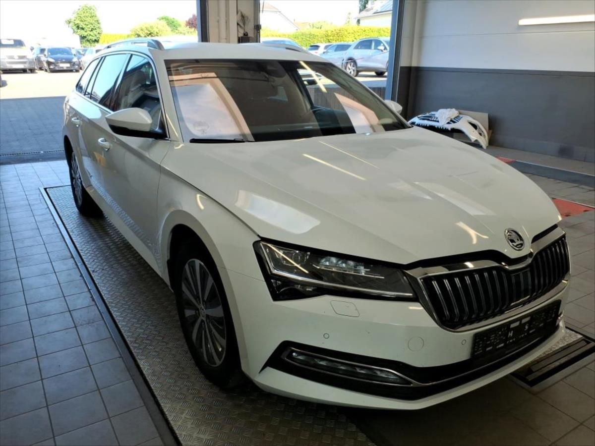 Škoda Superb, 2,0 TDI TAŽNÉ KAMERA - fotka 2