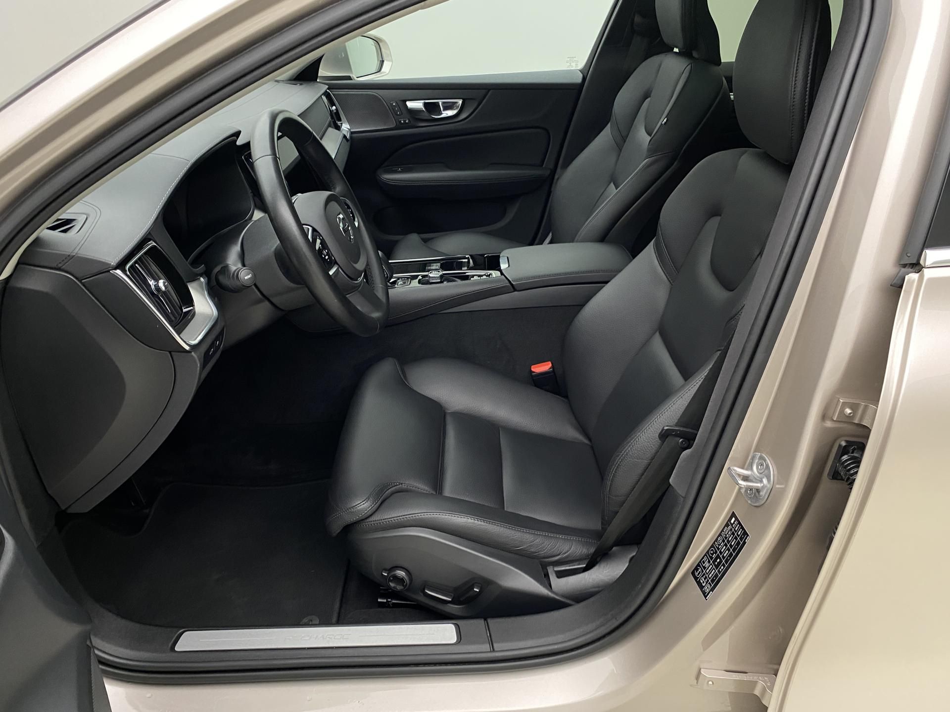 Volvo V60, T6 RECHARGE BRIGHT ULTIMATE CZ - fotka 3
