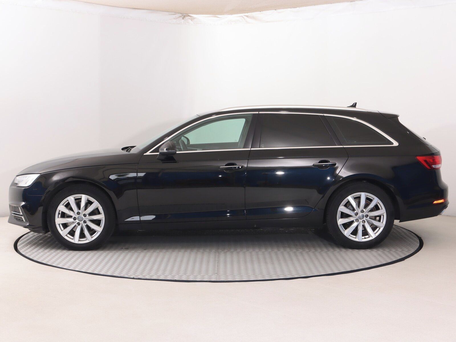 Audi A4, 2.0 TDI, Automat - fotka 3