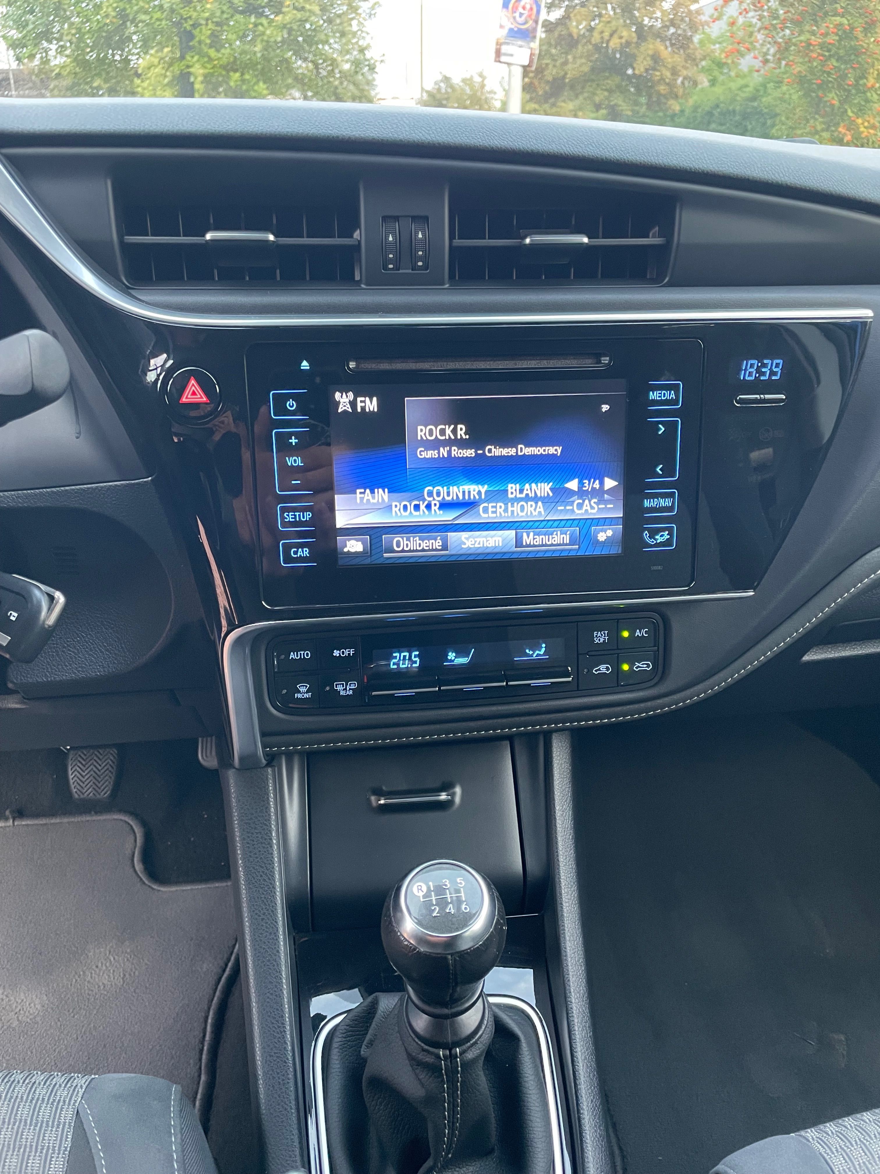 Toyota Auris, 1.6 - fotka 3