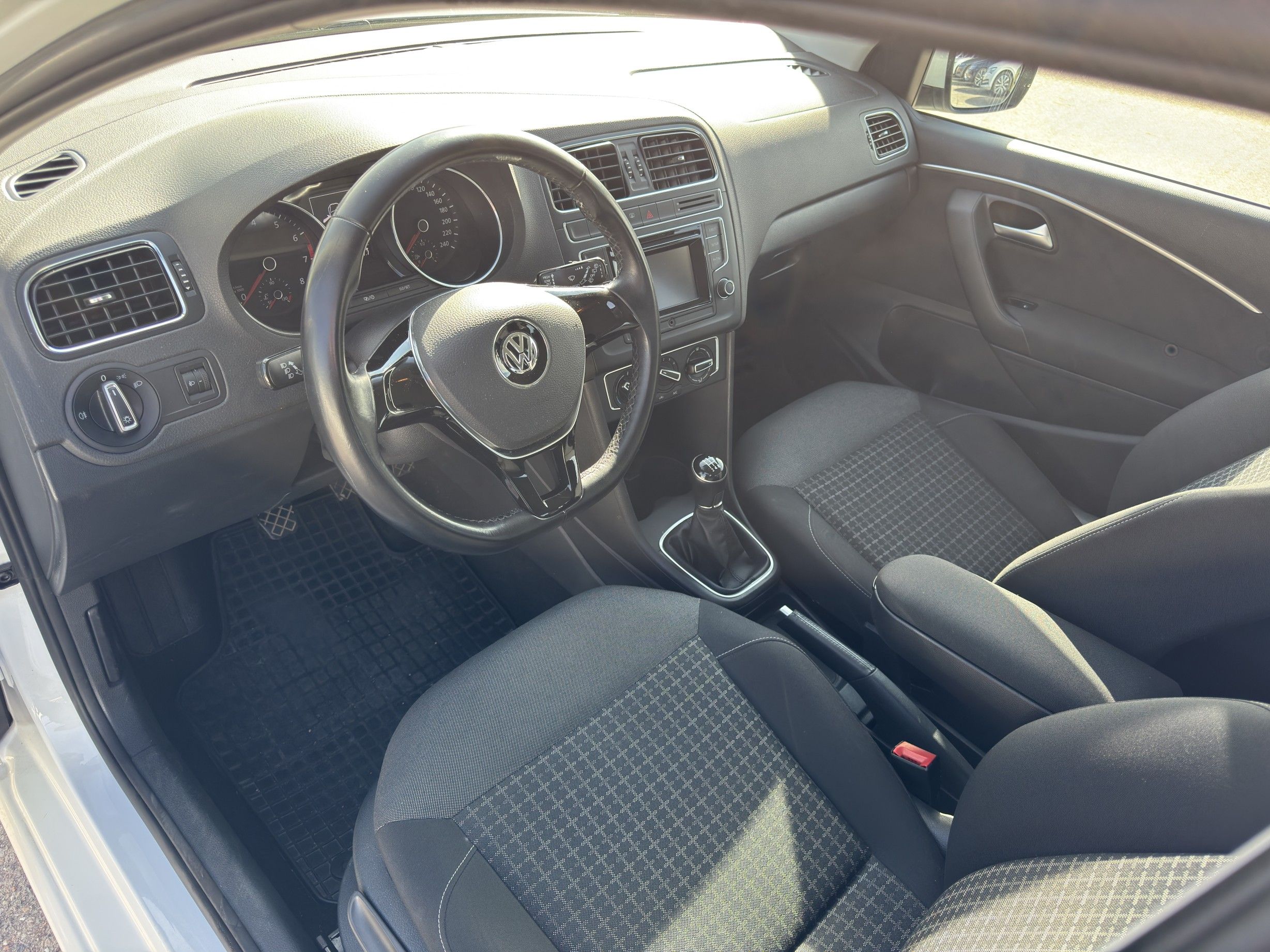 Volkswagen Polo, 1.0 MPi 55 kW - fotka 5
