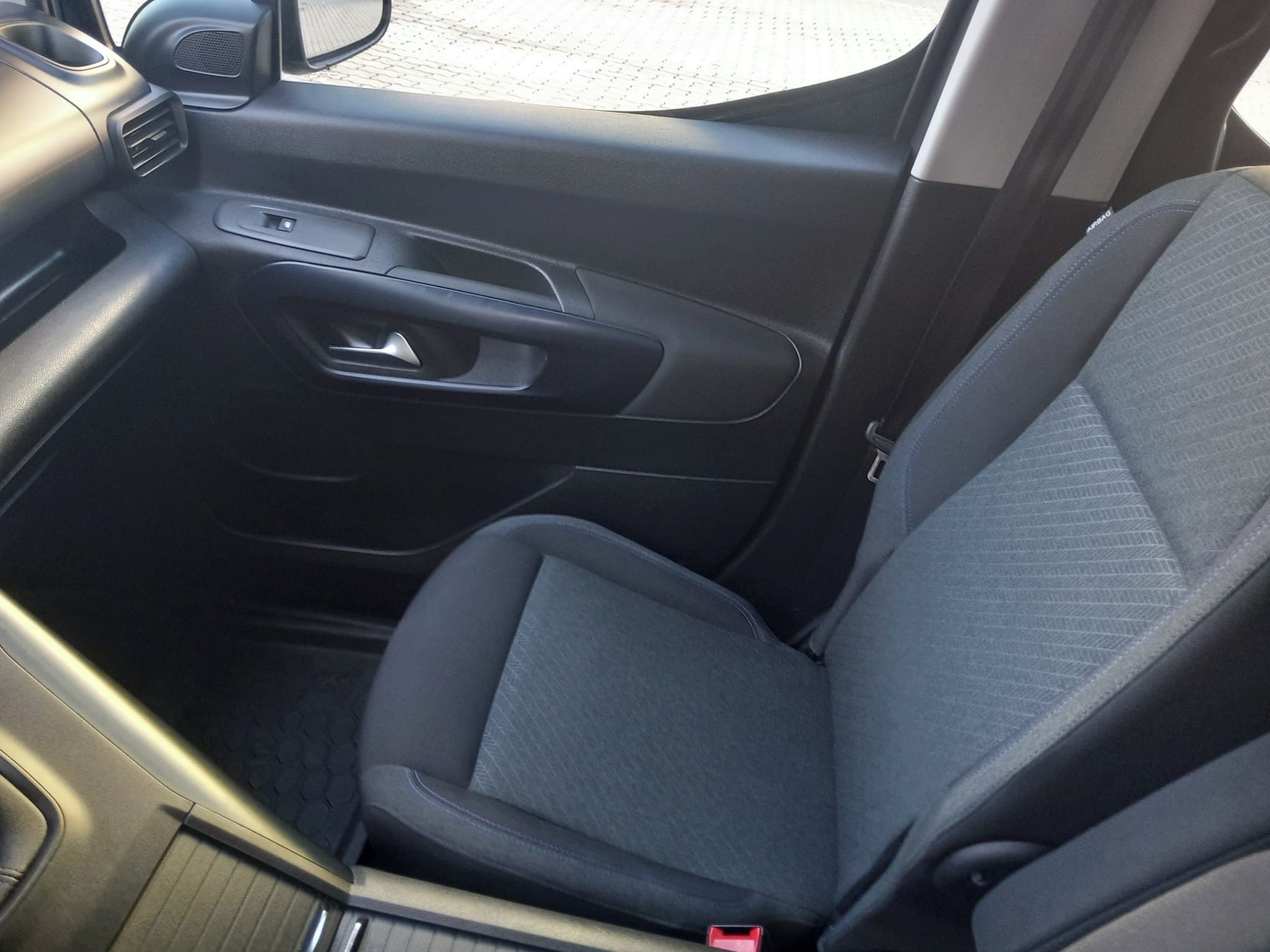 Peugeot Rifter, 1,2 81kW - fotka 6