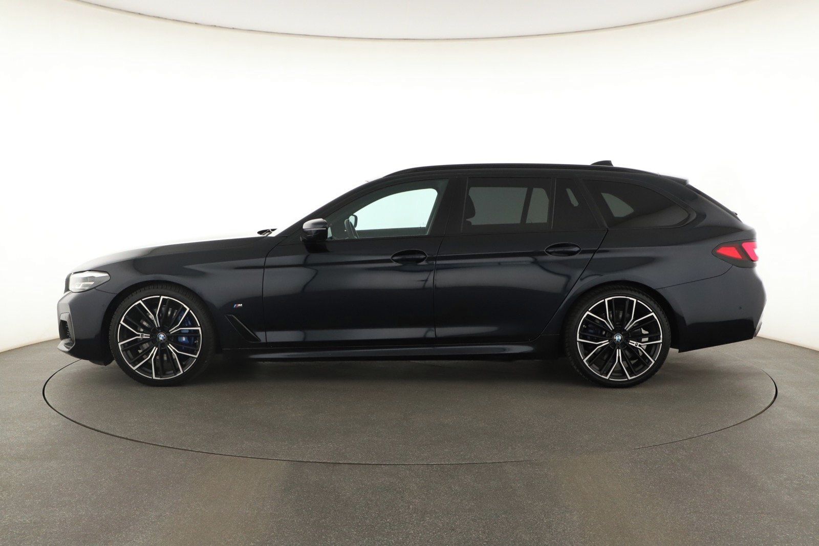 BMW Řada 5, 530d xDrive, M Sport, 4X4 - fotka 3