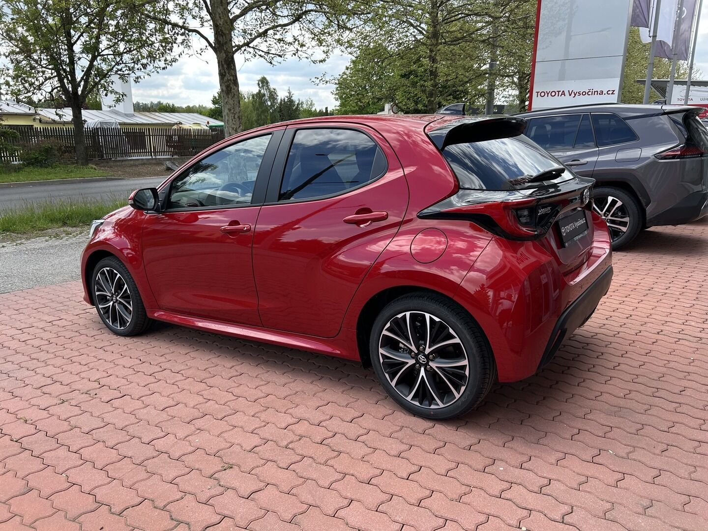 Toyota Yaris, 1,5 hybrid 116 koní STYLE - fotka 4
