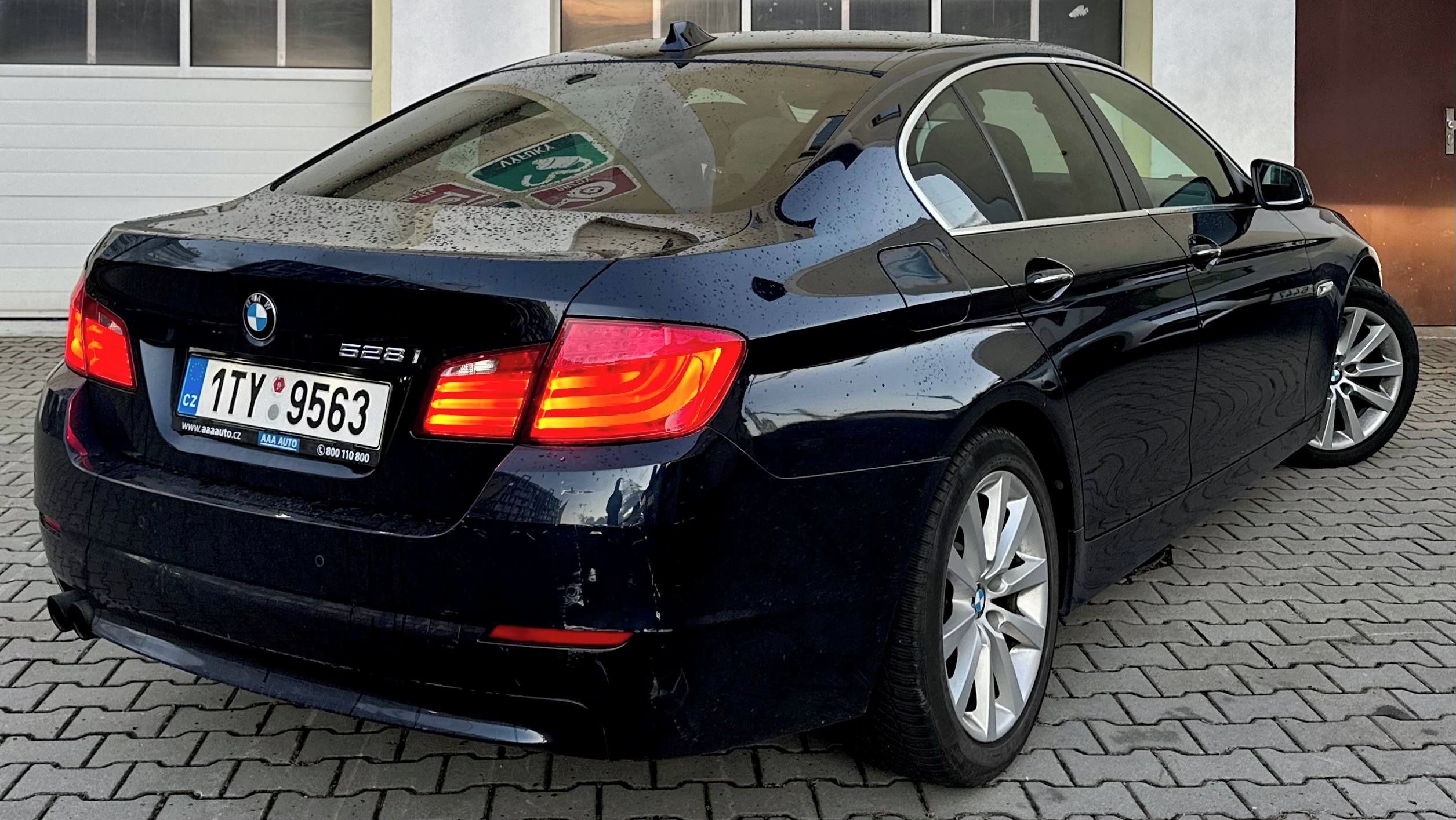 BMW Řada 5, 528i F10 3.0 R6 N53 2010 - fotka 4