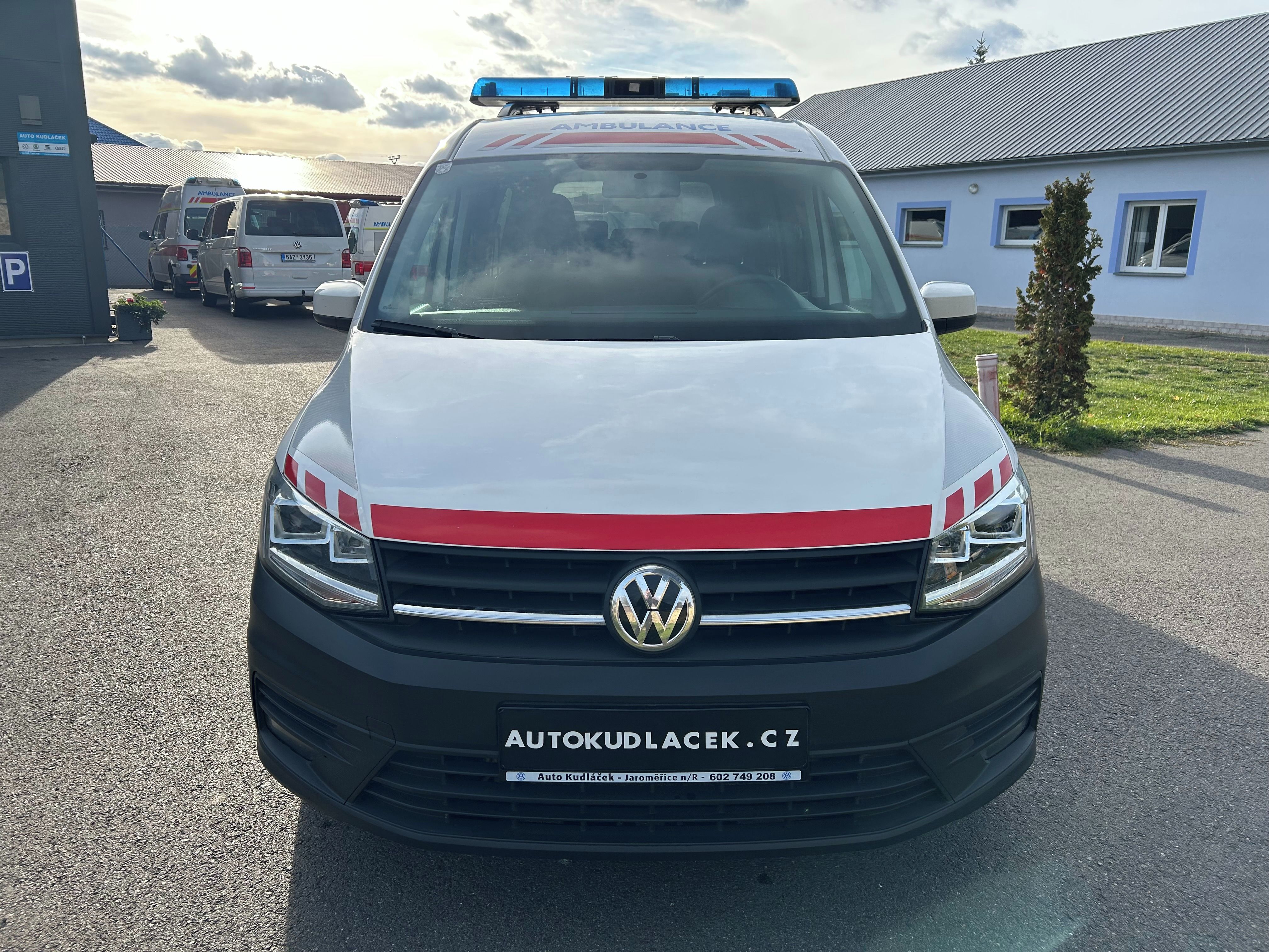 Volkswagen Caddy, 2.0 TDI Sanitní vůz 4x4 7míst - fotka 2