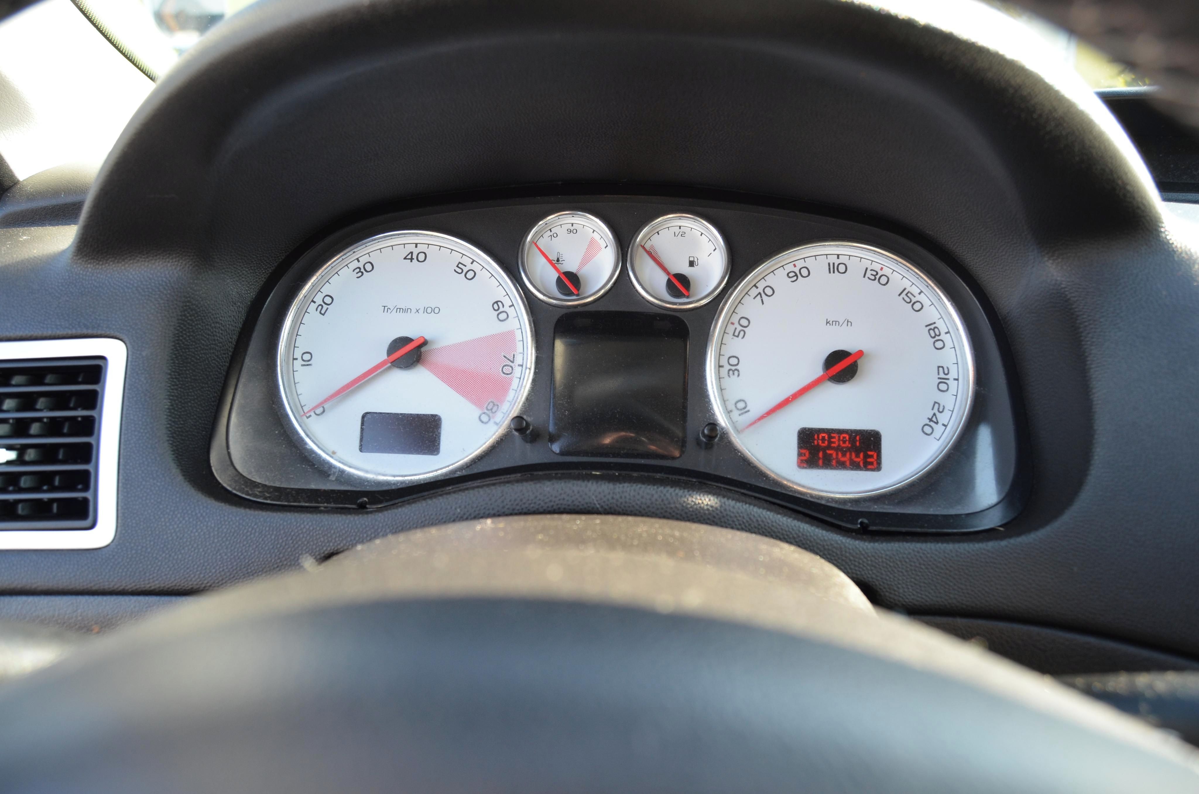 Peugeot 307, 2.0 16V 100kW - fotka 5