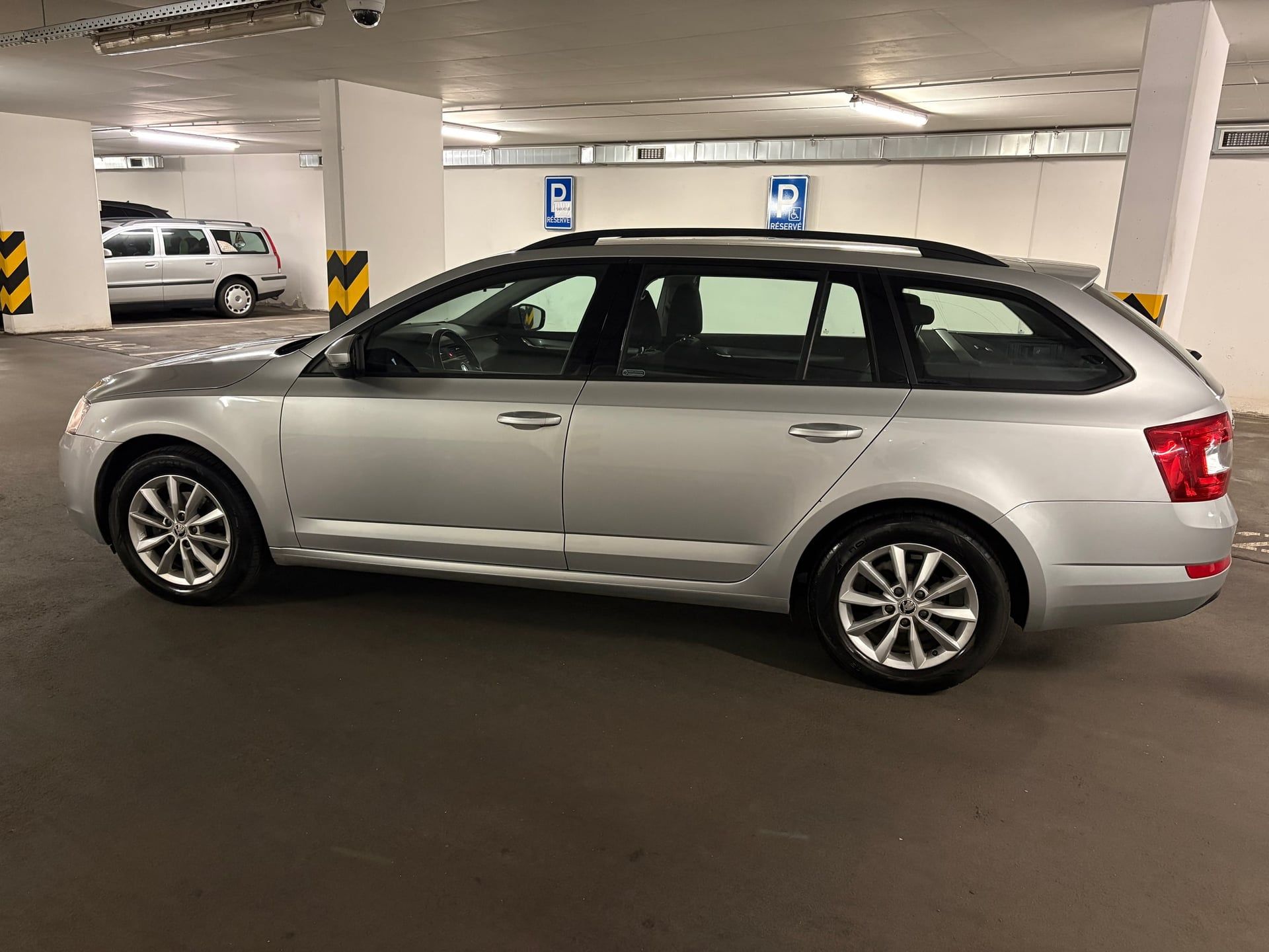Škoda Octavia, Combi/1.6TDI/Ambition/servis - fotka 3
