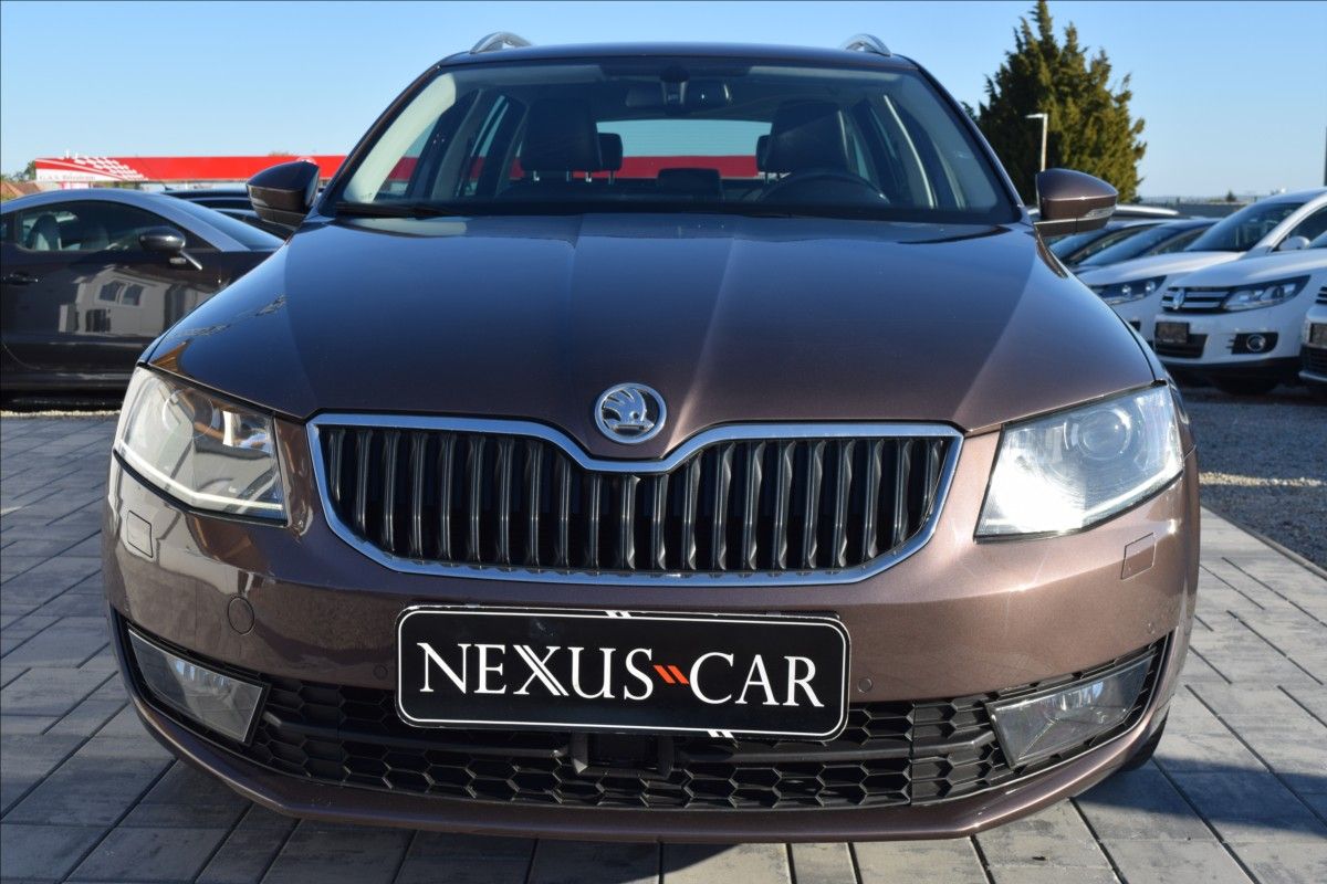 Škoda Octavia, 1,6 TDI 77KW ALU KLIMA NAVI - fotka 2