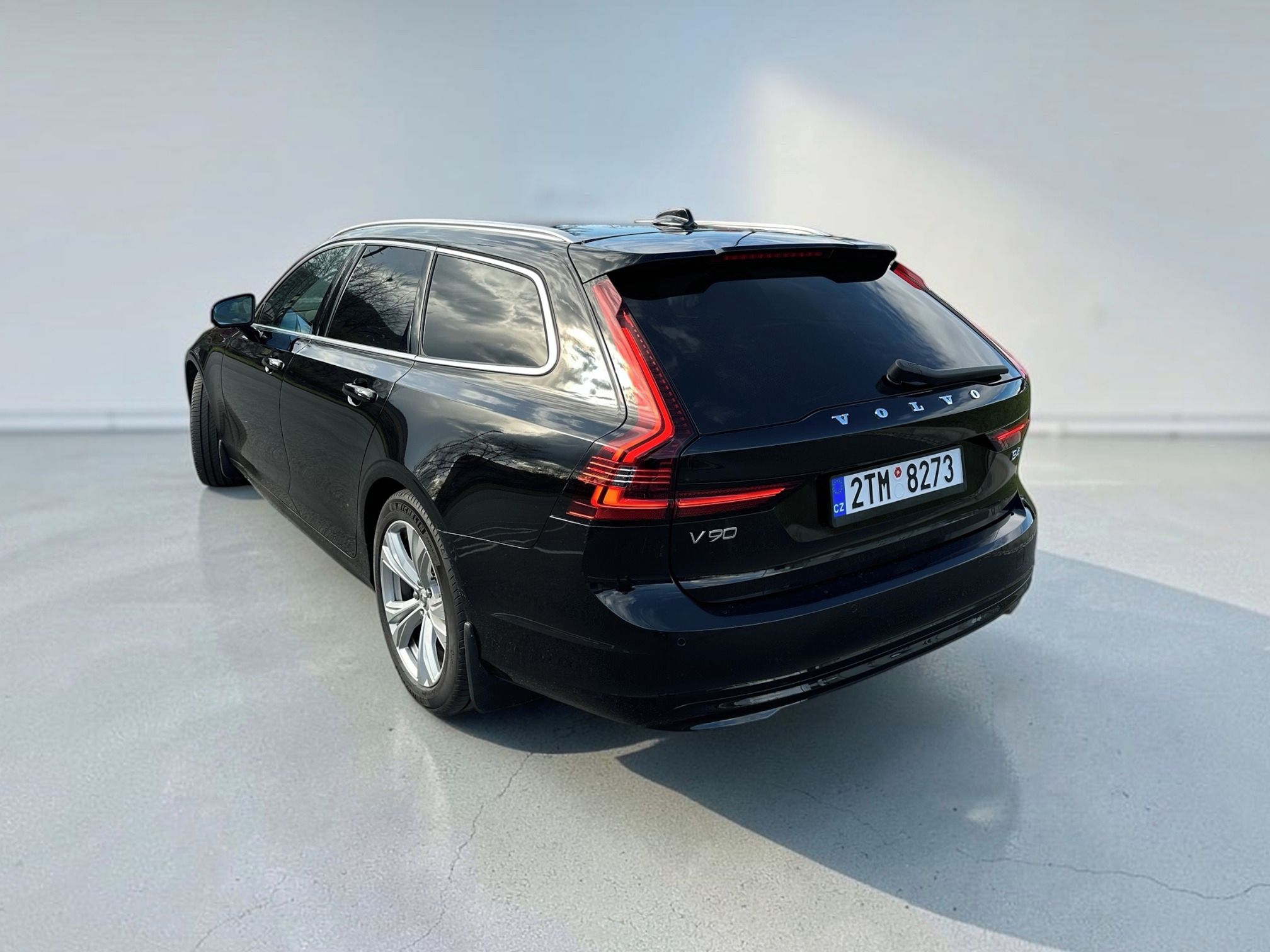 Volvo V90, B4/360KAM/H&K/TAŽNÉ/KŮŽE - fotka 4