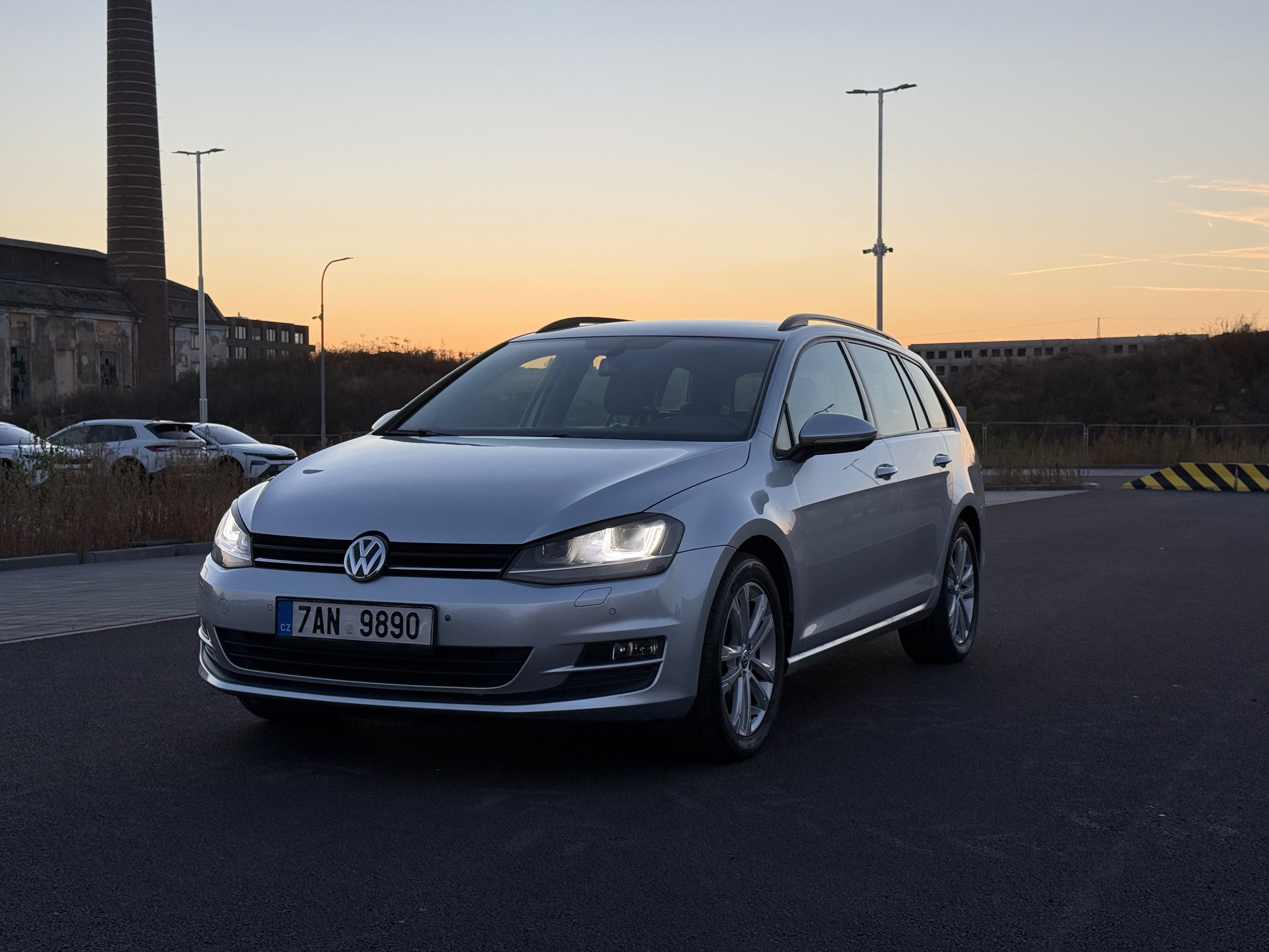 Volkswagen Golf, Variant Highline 2.0 TDI DSG - fotka 2