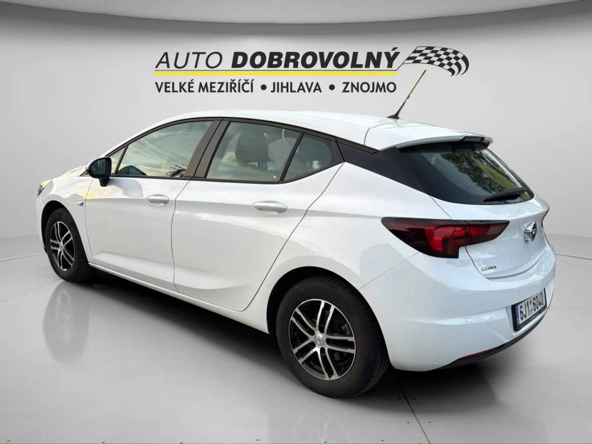 Opel Astra, Edition HB 1.4i MT6 (74kW/100k - fotka 4