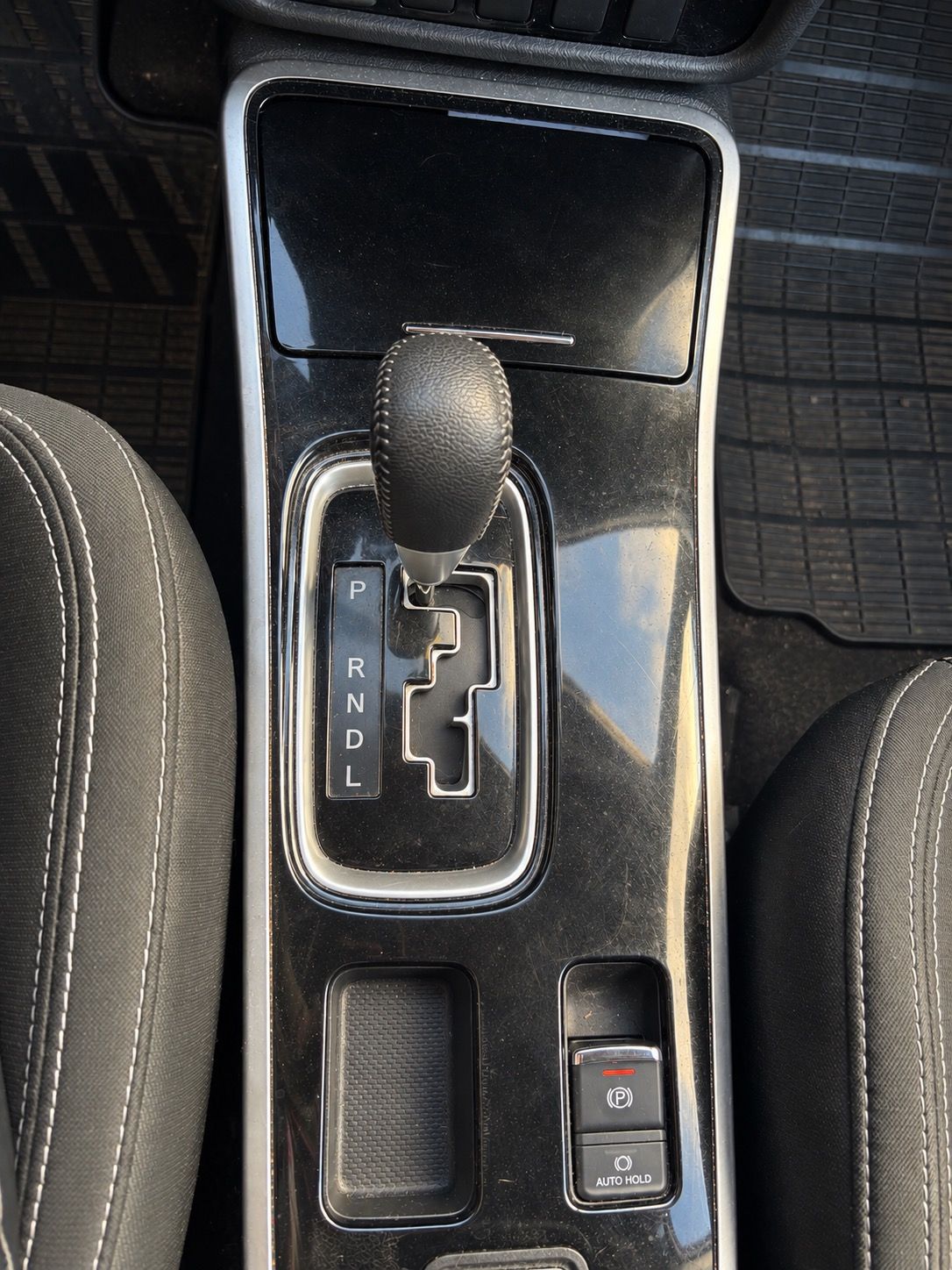 Mitsubishi Outlander, MITSUBISHI OUTLANDER 2.0 BENZÍ - fotka 4