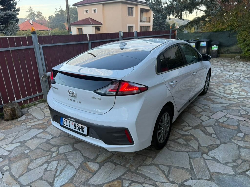 Hyundai Ioniq, 38,3 kWh 100KW STYLE 100% SOH - fotka 4