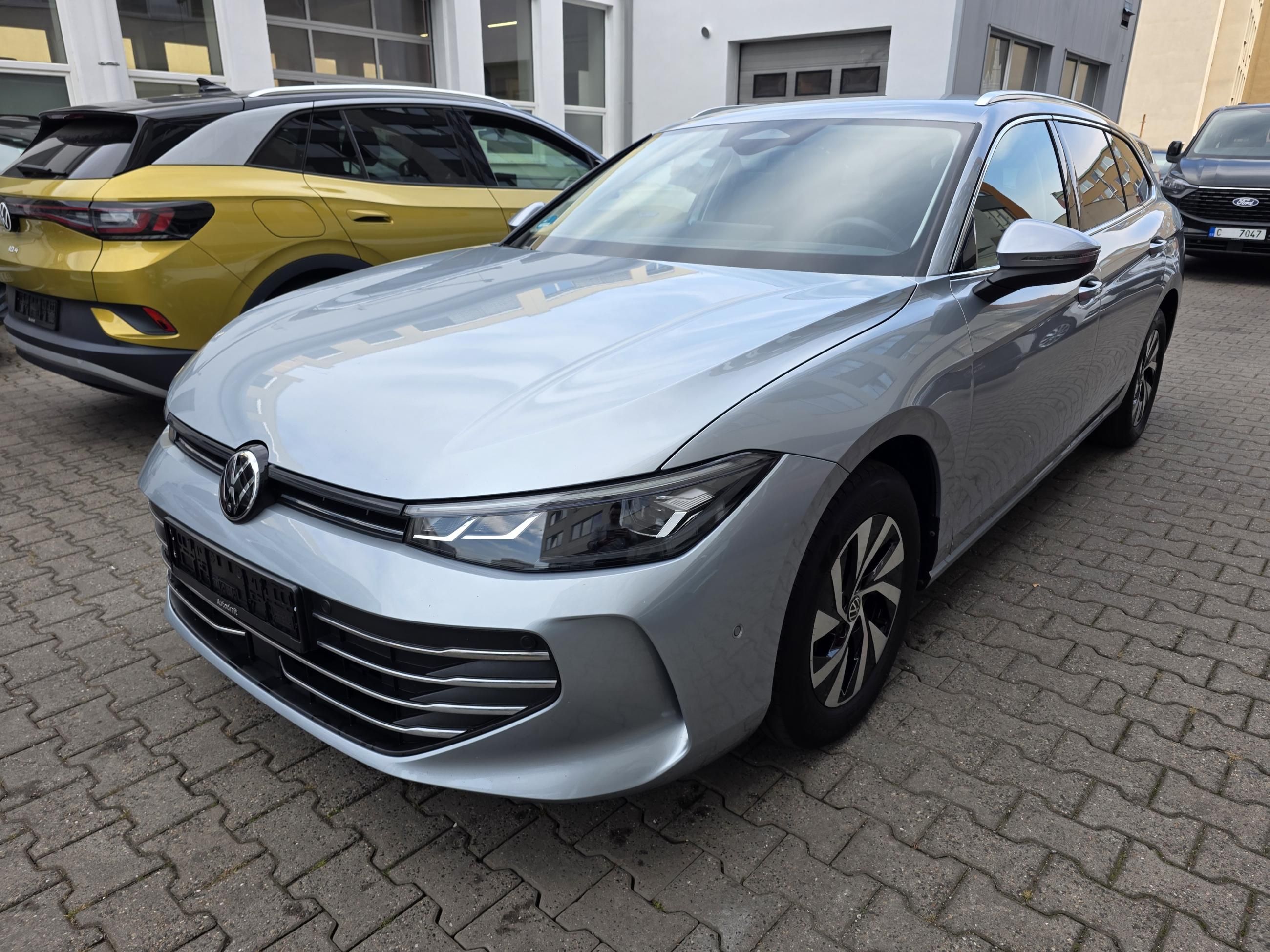 Volkswagen Passat Variant, 2.0 TDI 110kW DSG / Tažné - fotka 2