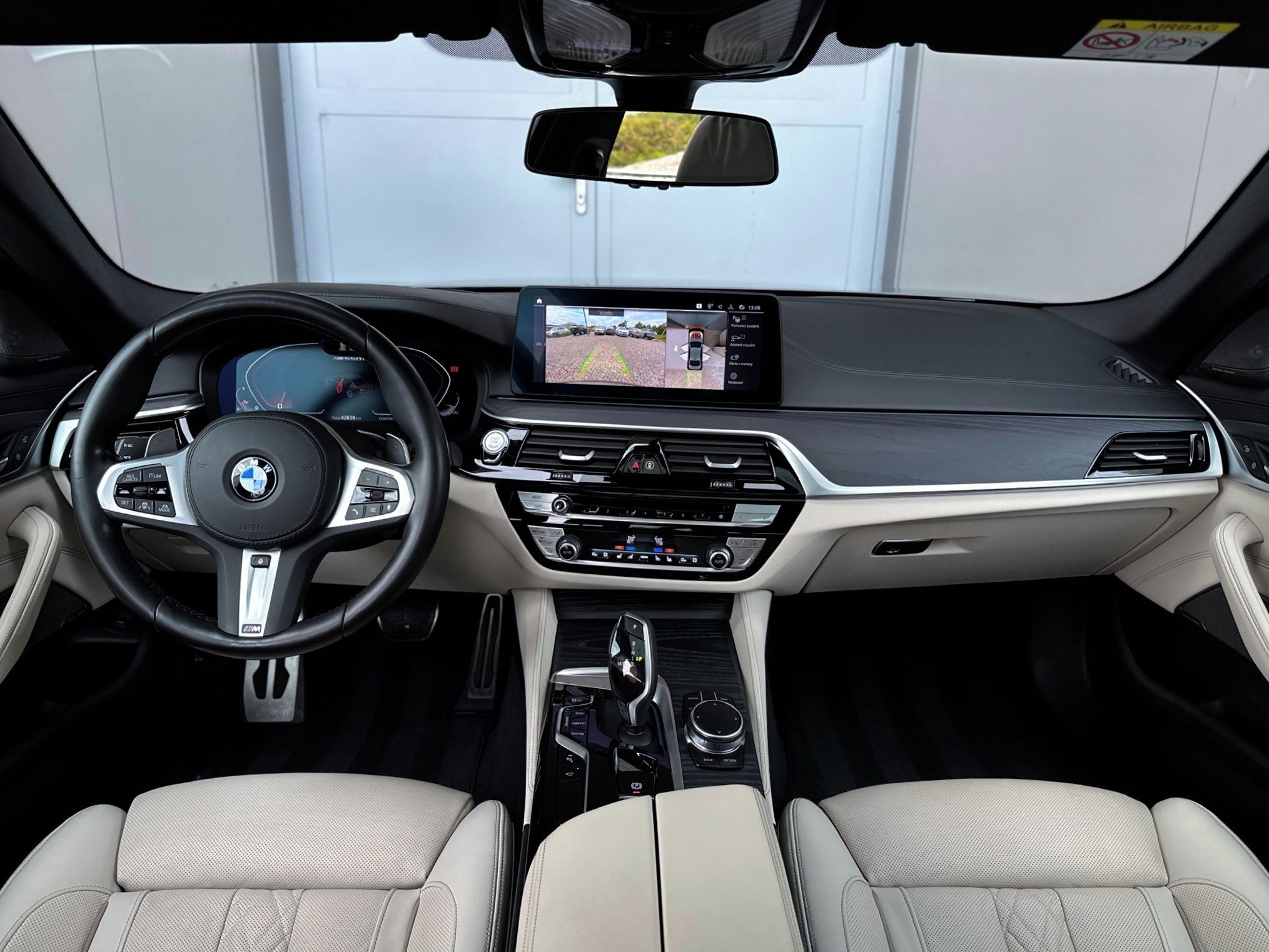 BMW Řada 5, M550i V8|390Kw|4x4|H&K|Nezavis - fotka 2