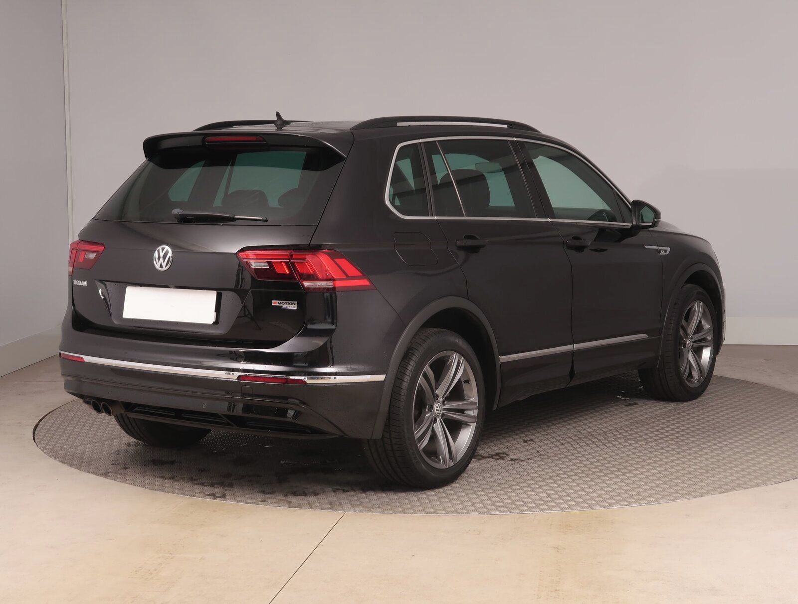 Volkswagen Tiguan, 2.0 TSI, R-Line, 4X4, Automat - fotka 5
