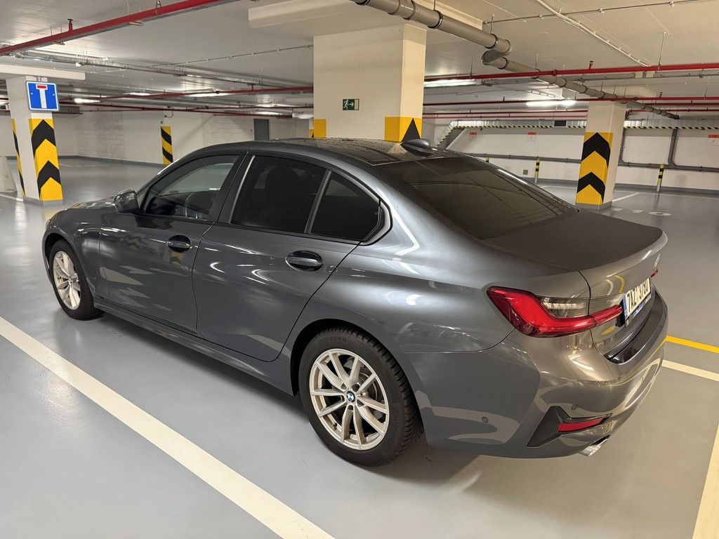 BMW Řada 3, BMW 320i xDrive - fotka 4