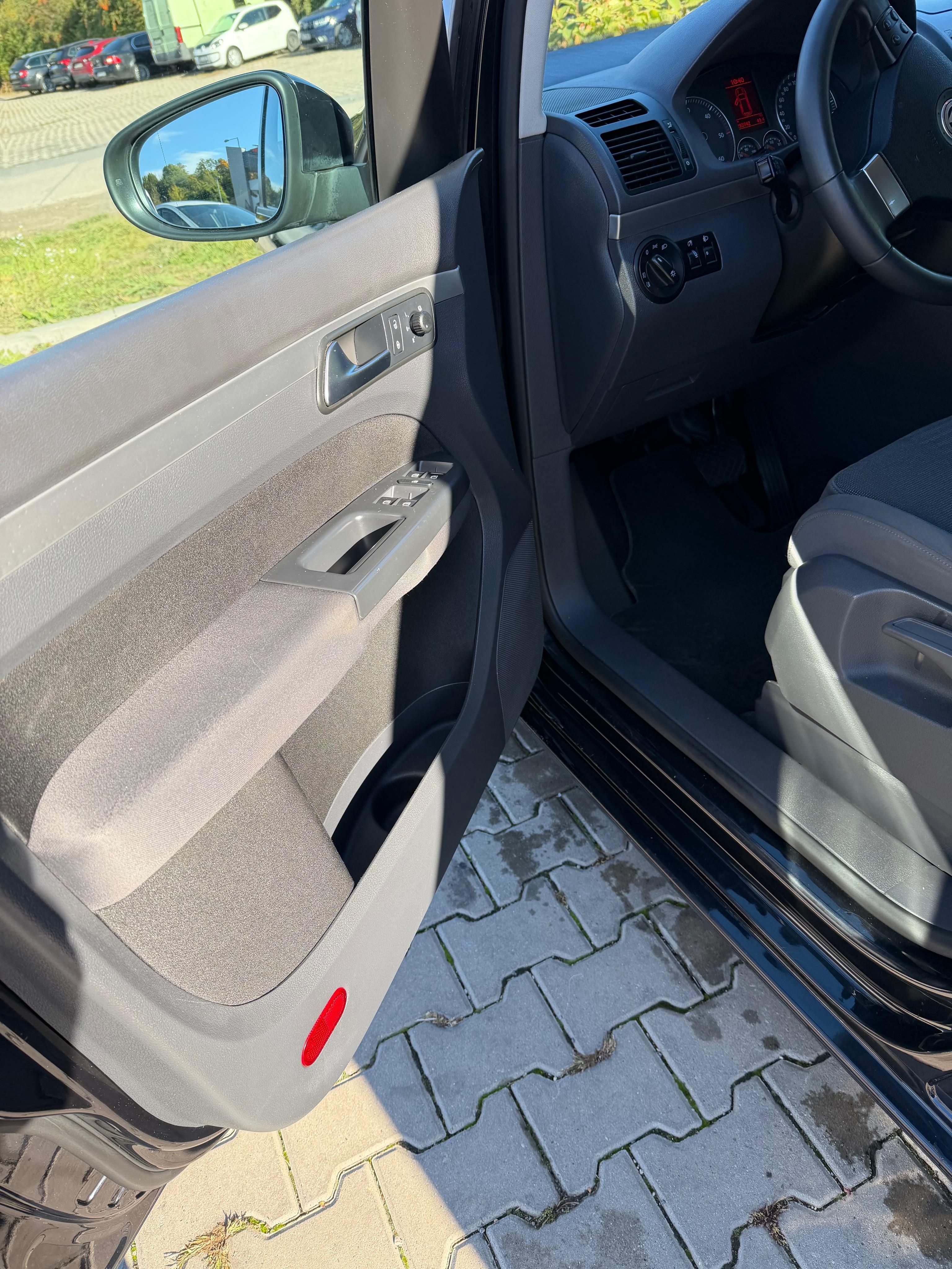 Volkswagen Touran, 2.0 TDI 125kw DSG - fotka 5
