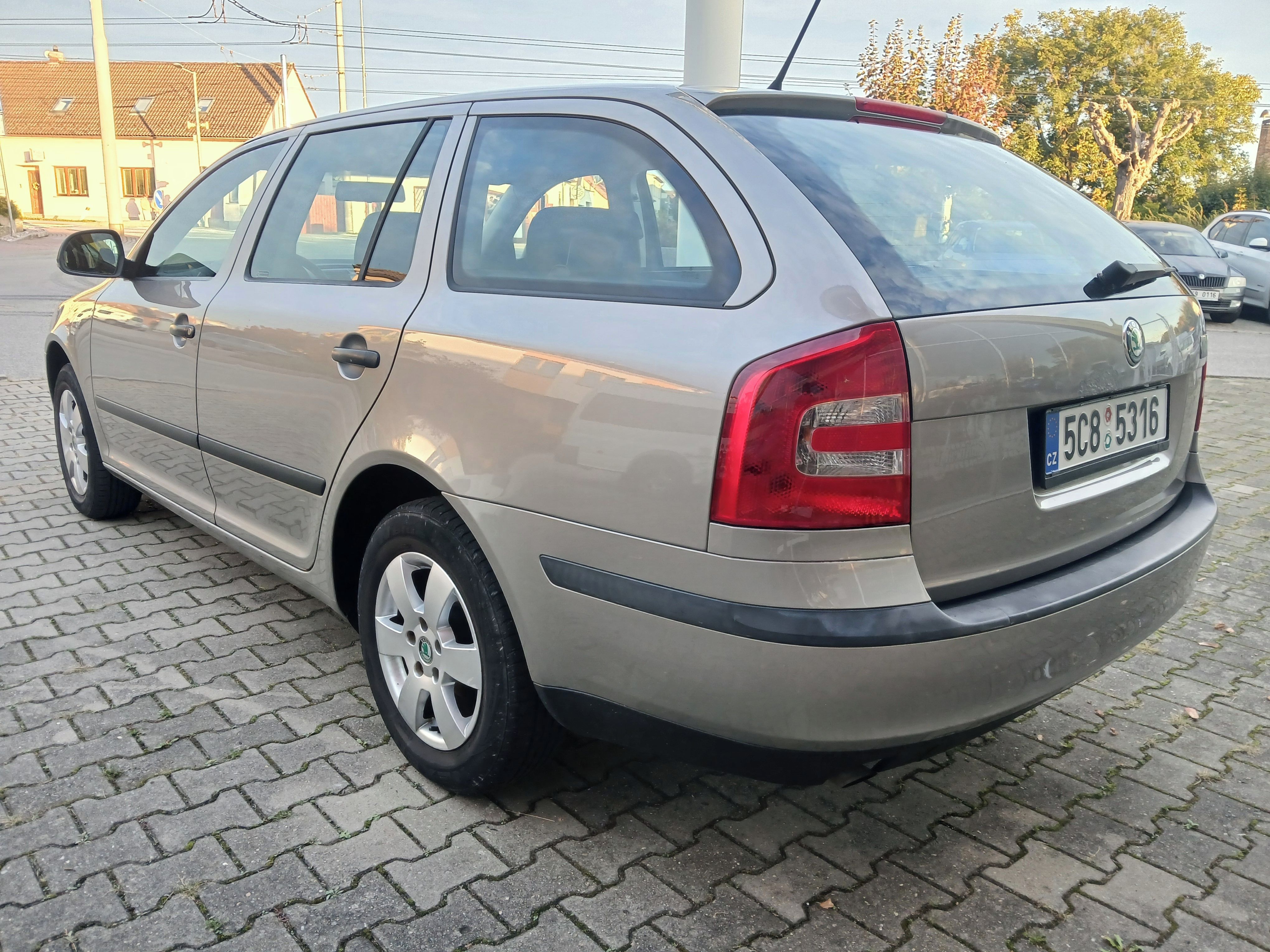 Škoda Octavia, Tour 1.6MPI, 75kW, 1.maj. - fotka 3