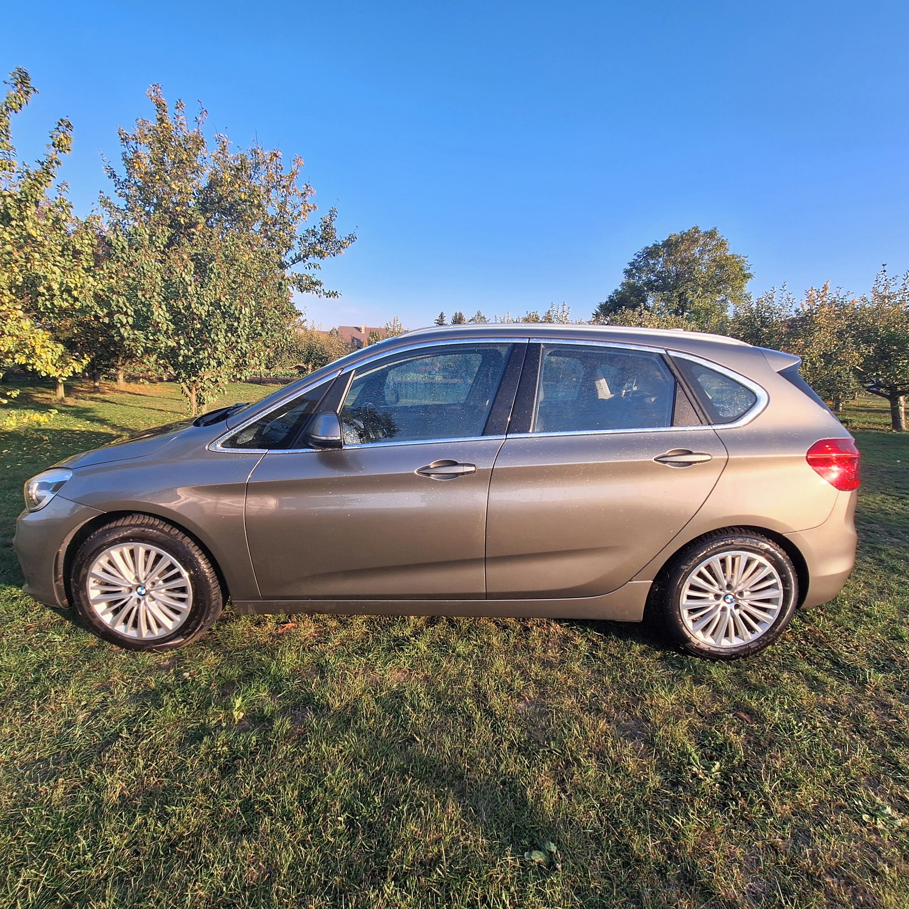 BMW Řada 2, BMW 218 D LUXURY LINE