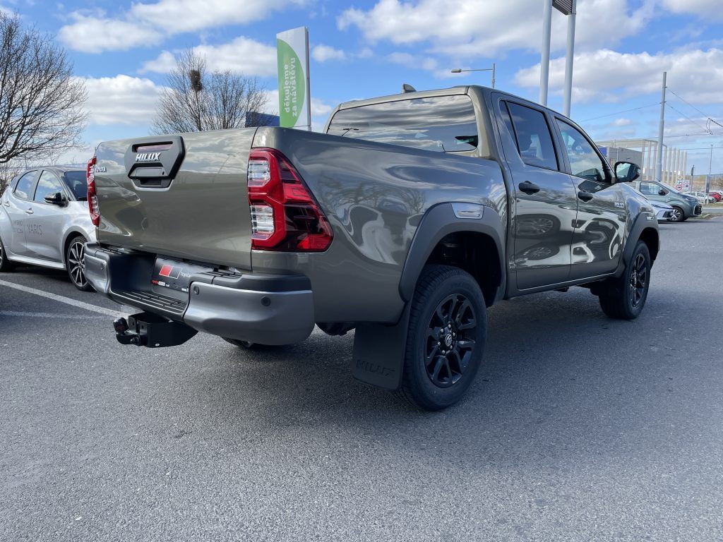 Toyota Hilux, 2.8 6AT Invincible ODBĚR IHNED - fotka 3