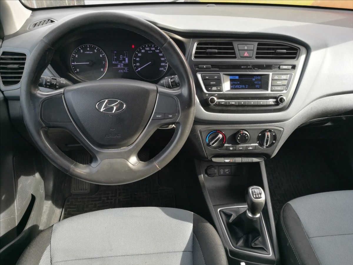 Hyundai i20, 1,3 i servis.knížka - fotka 5
