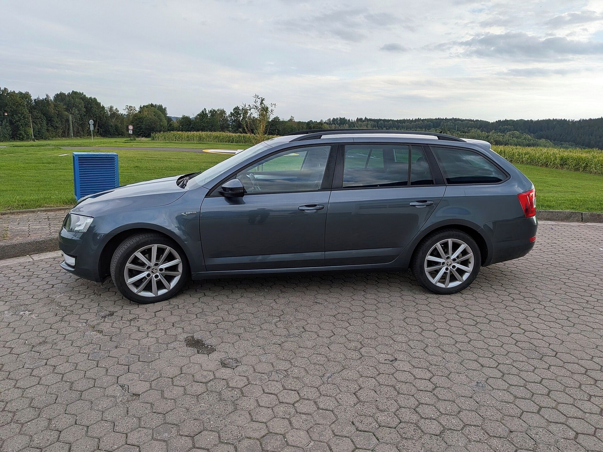 Škoda Octavia, 1.6 TDi Autorizovaný servis - fotka 3