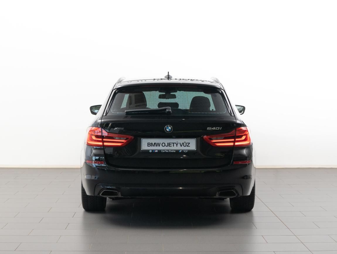 BMW Řada 5, 540i xDrive Touring - fotka 4