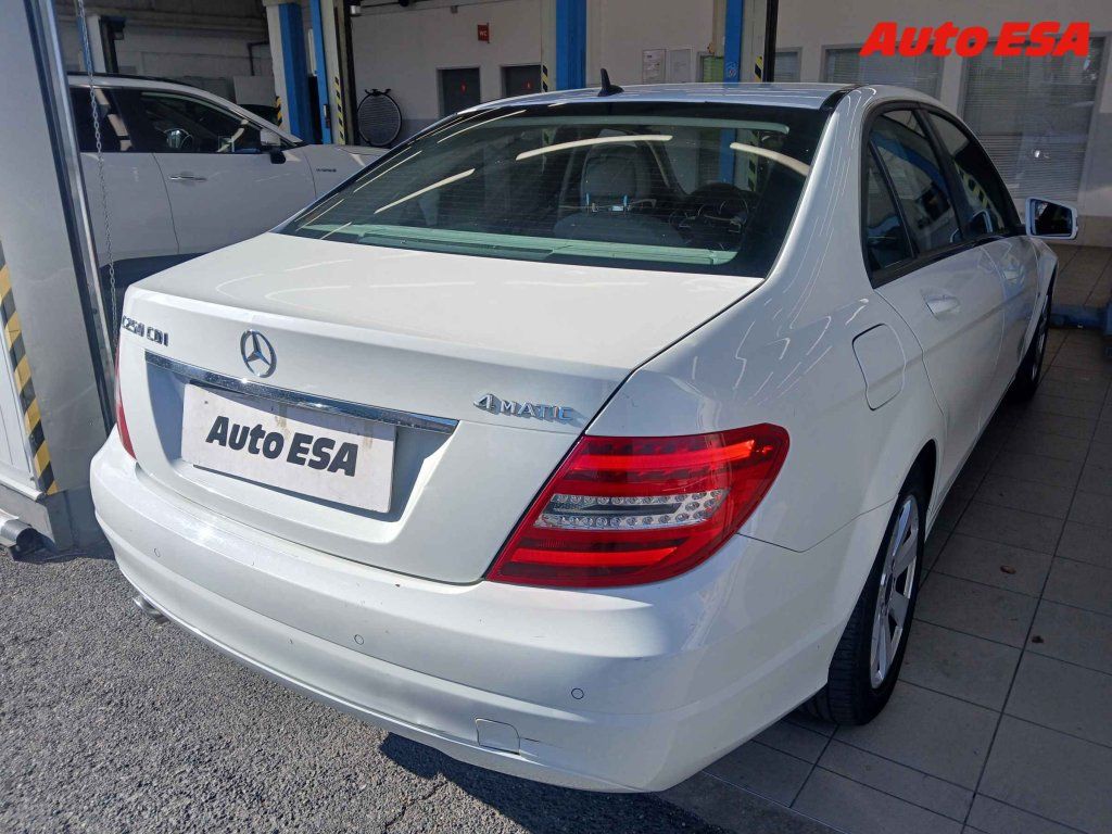 Mercedes-Benz Třídy C, C 250 CDi,1.maj,ČR - fotka 2